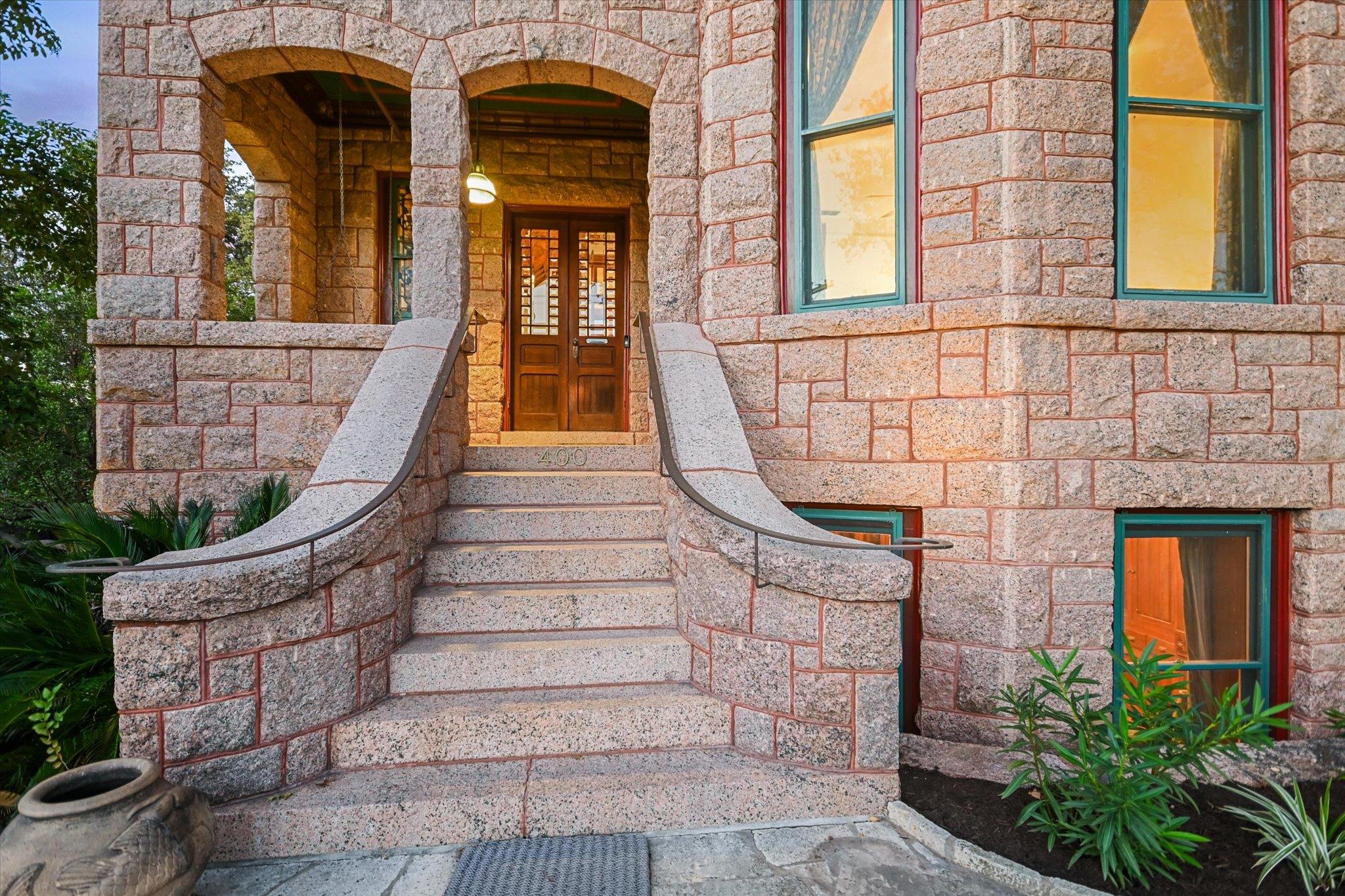 400 Academy Dr, Austin, TX 78704