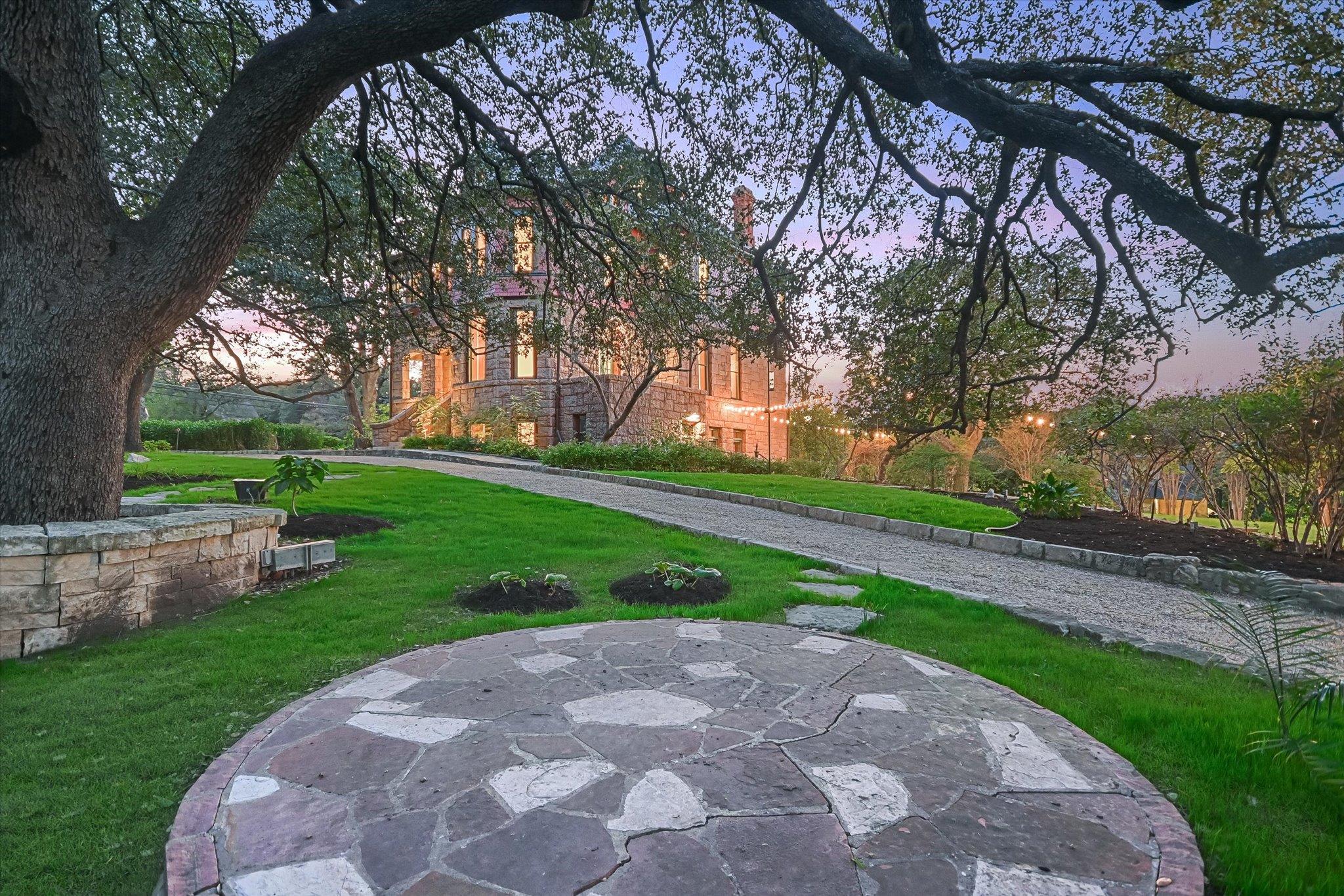 400 Academy Dr, Austin, TX 78704