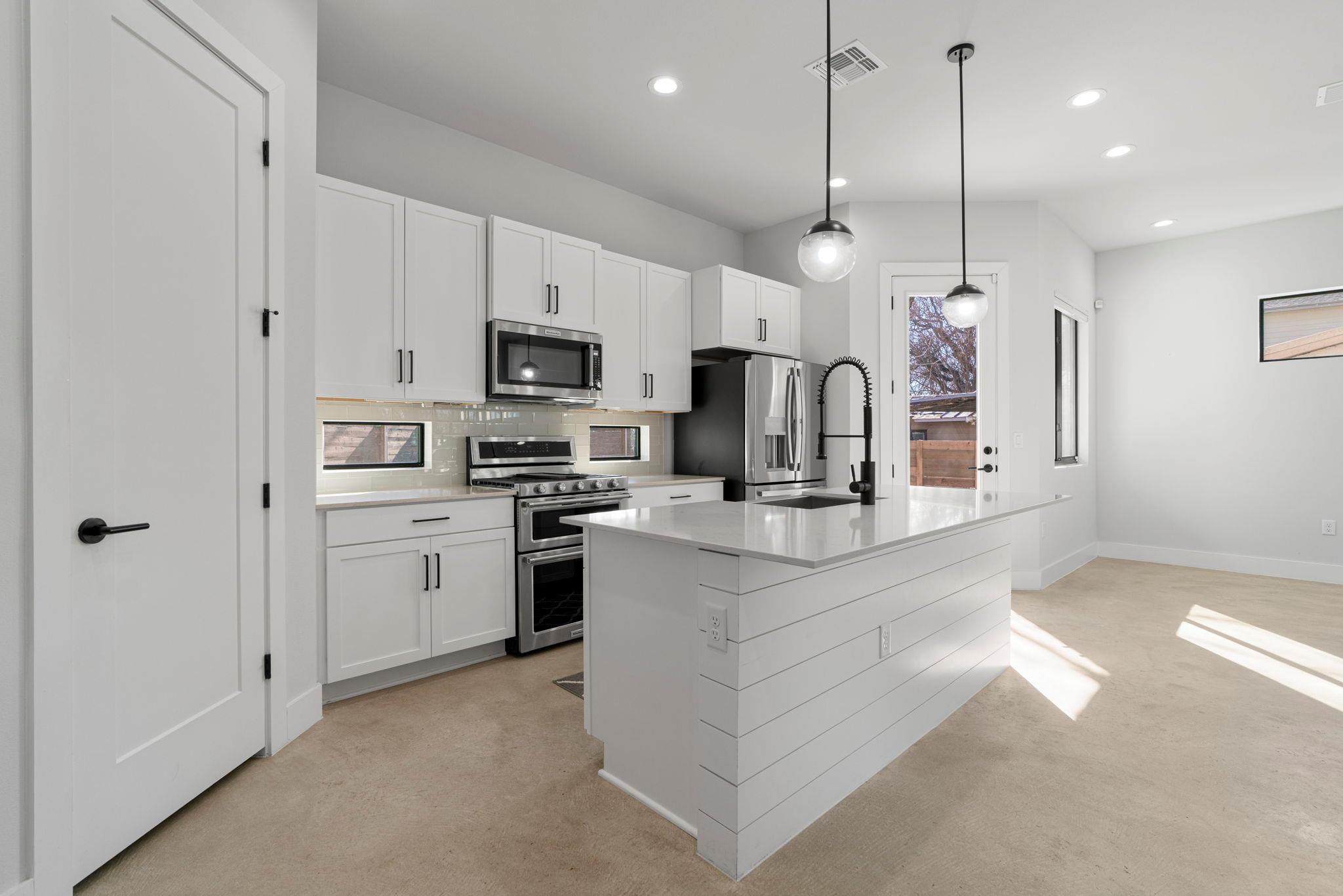 1405 Perez St # 1, Austin, TX 78721