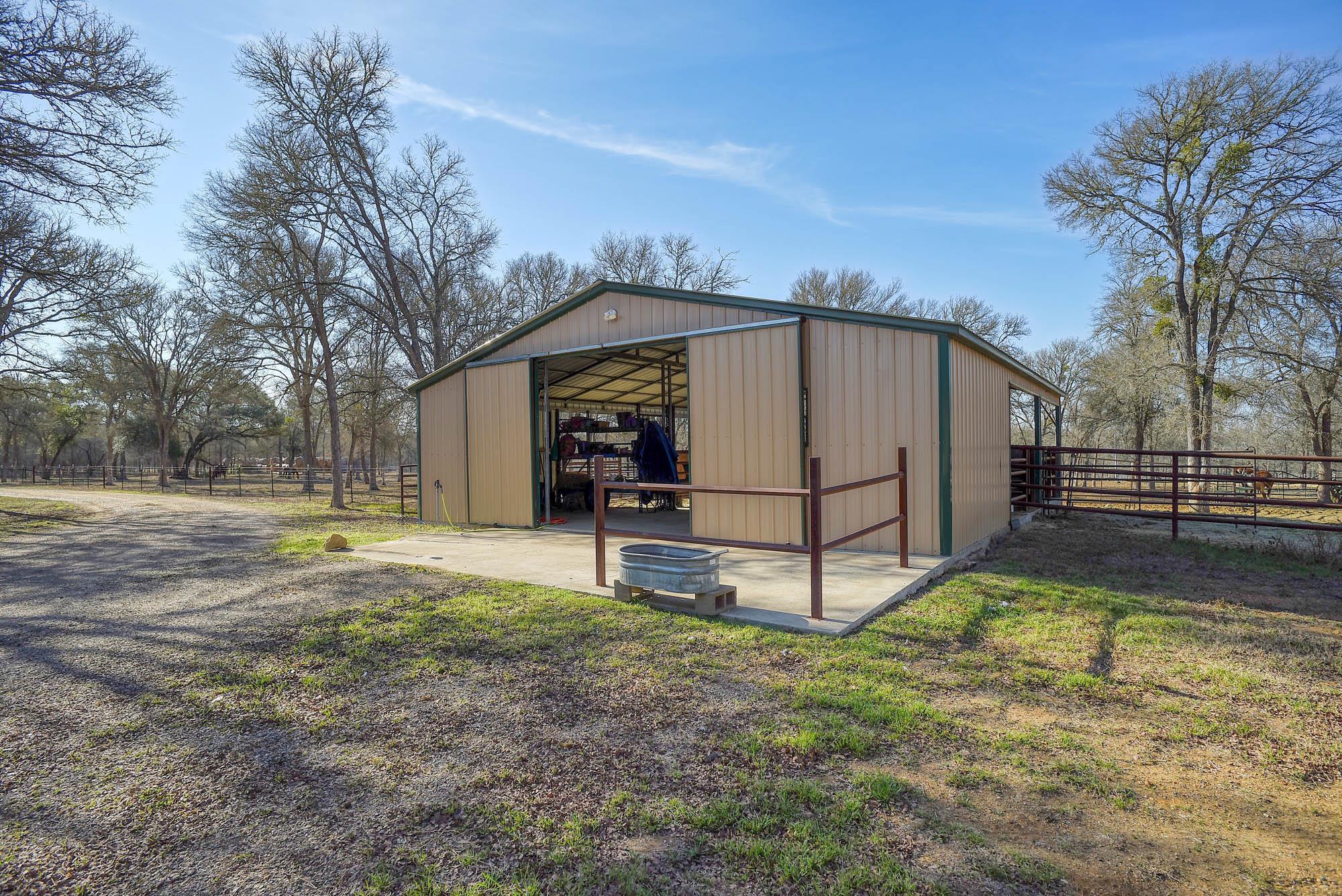 1675 Watterson Rd, Red Rock, TX 78662