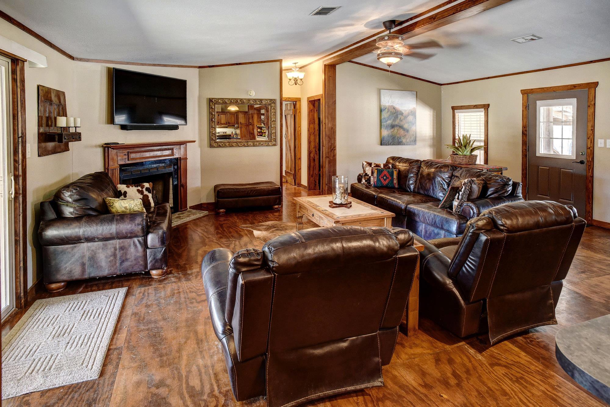 1675 Watterson Rd, Red Rock, TX 78662