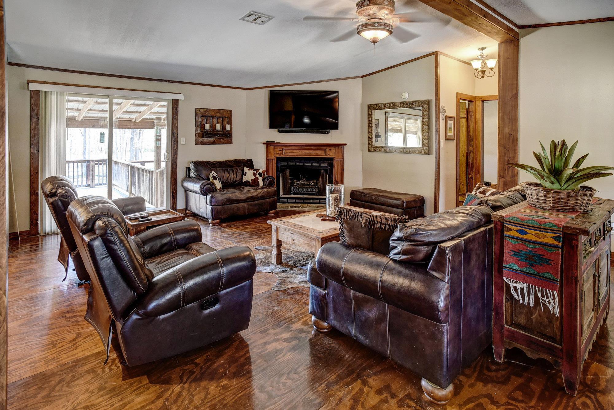 1675 Watterson Rd, Red Rock, TX 78662