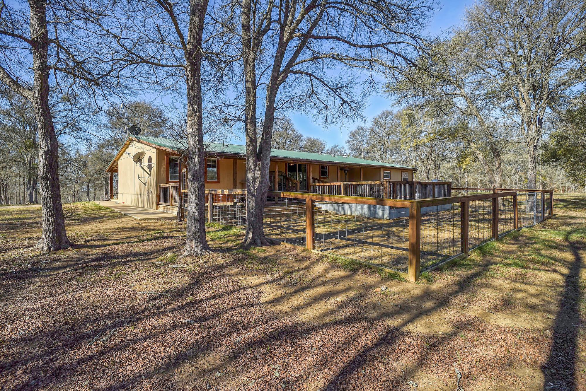 1675 Watterson Rd, Red Rock, TX 78662