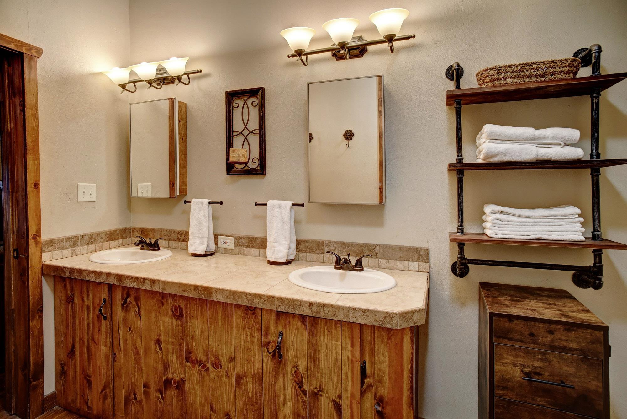 1675 Watterson Rd, Red Rock, TX 78662