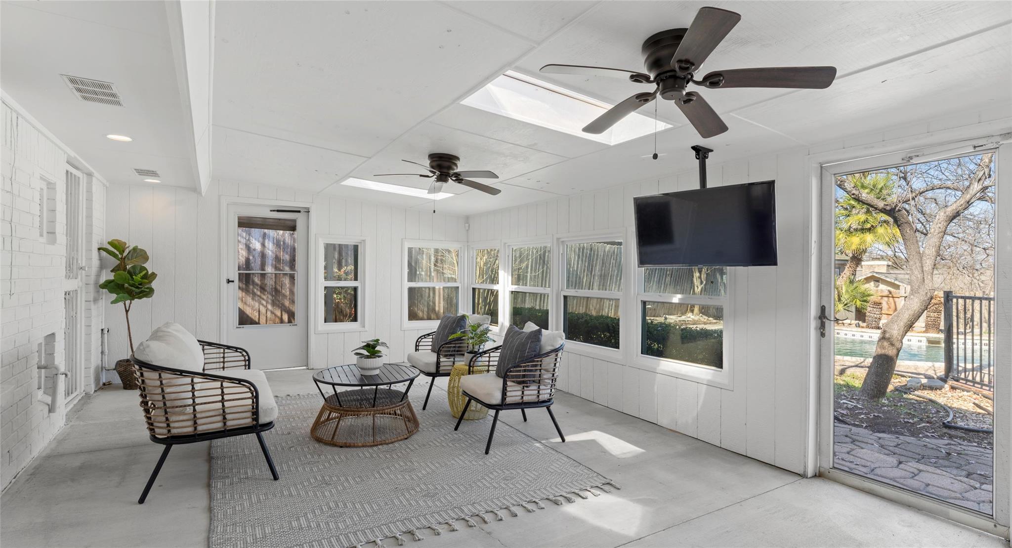 1704 Shelbourne Dr, Austin, TX 78752