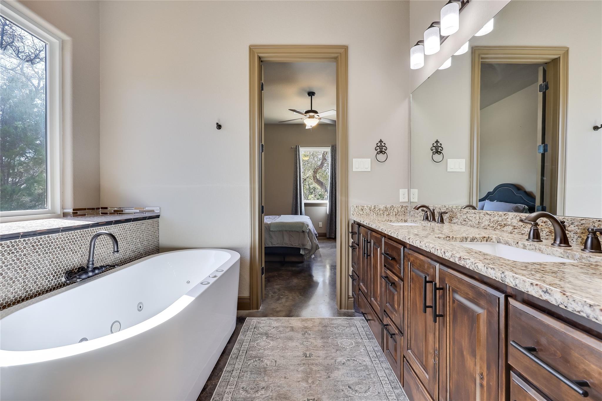 19129 Camelot Woods Cv, Lago Vista, TX 78645