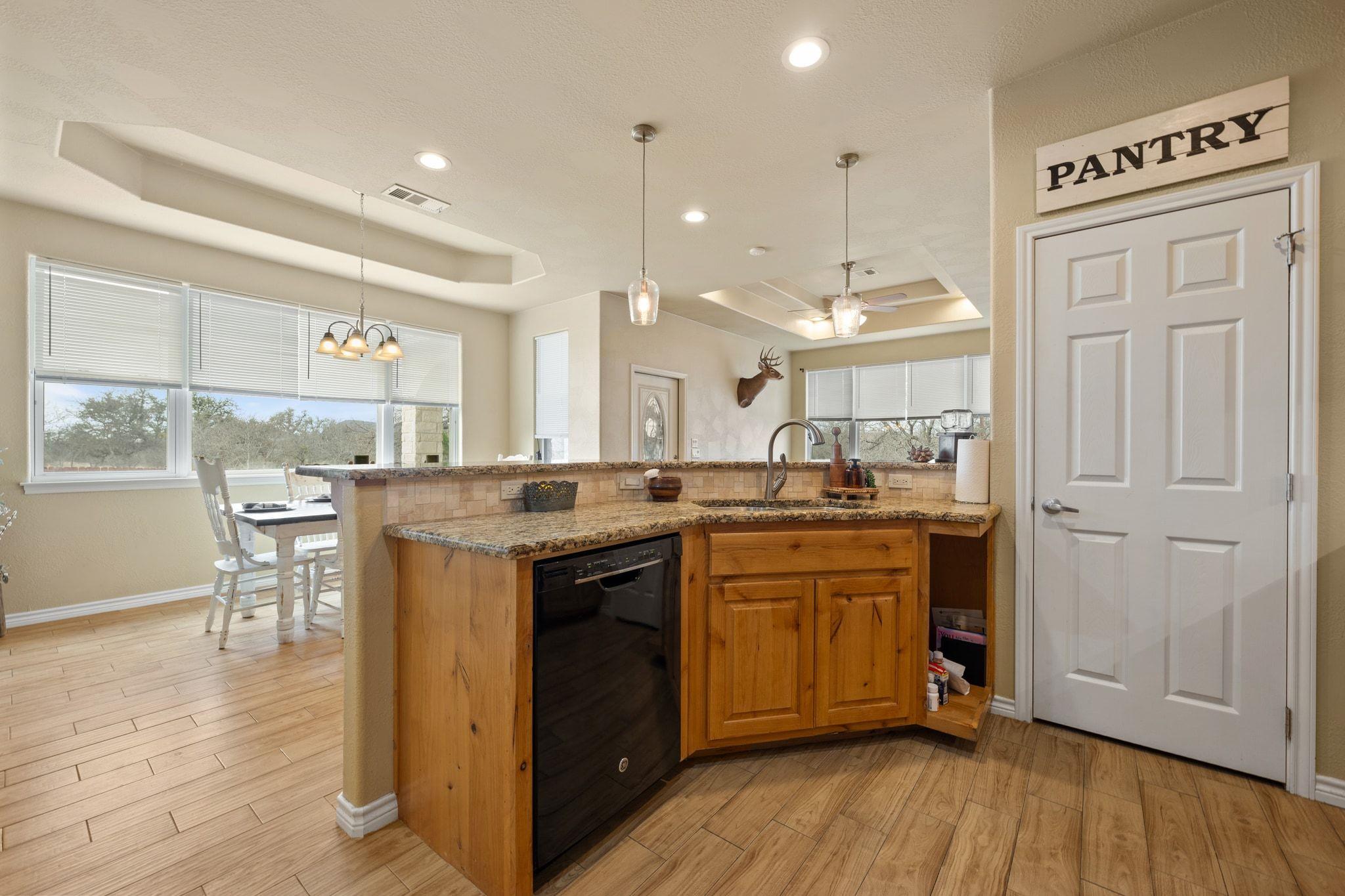 625 Skyline Dr, Kingsland, TX 78639