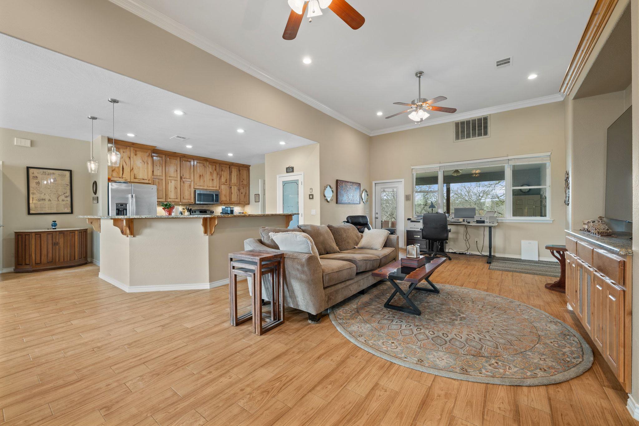 625 Skyline Dr, Kingsland, TX 78639