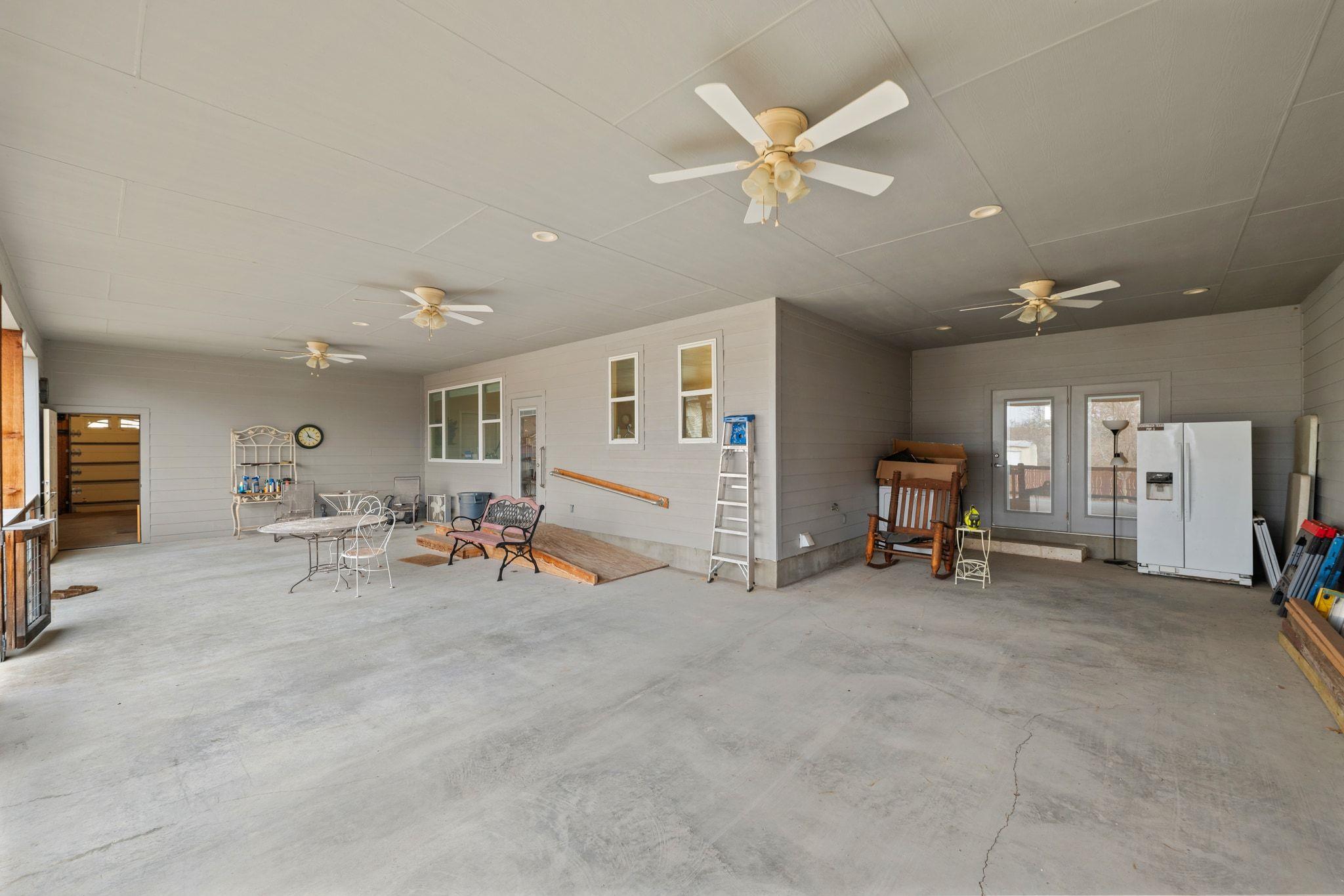 625 Skyline Dr, Kingsland, TX 78639