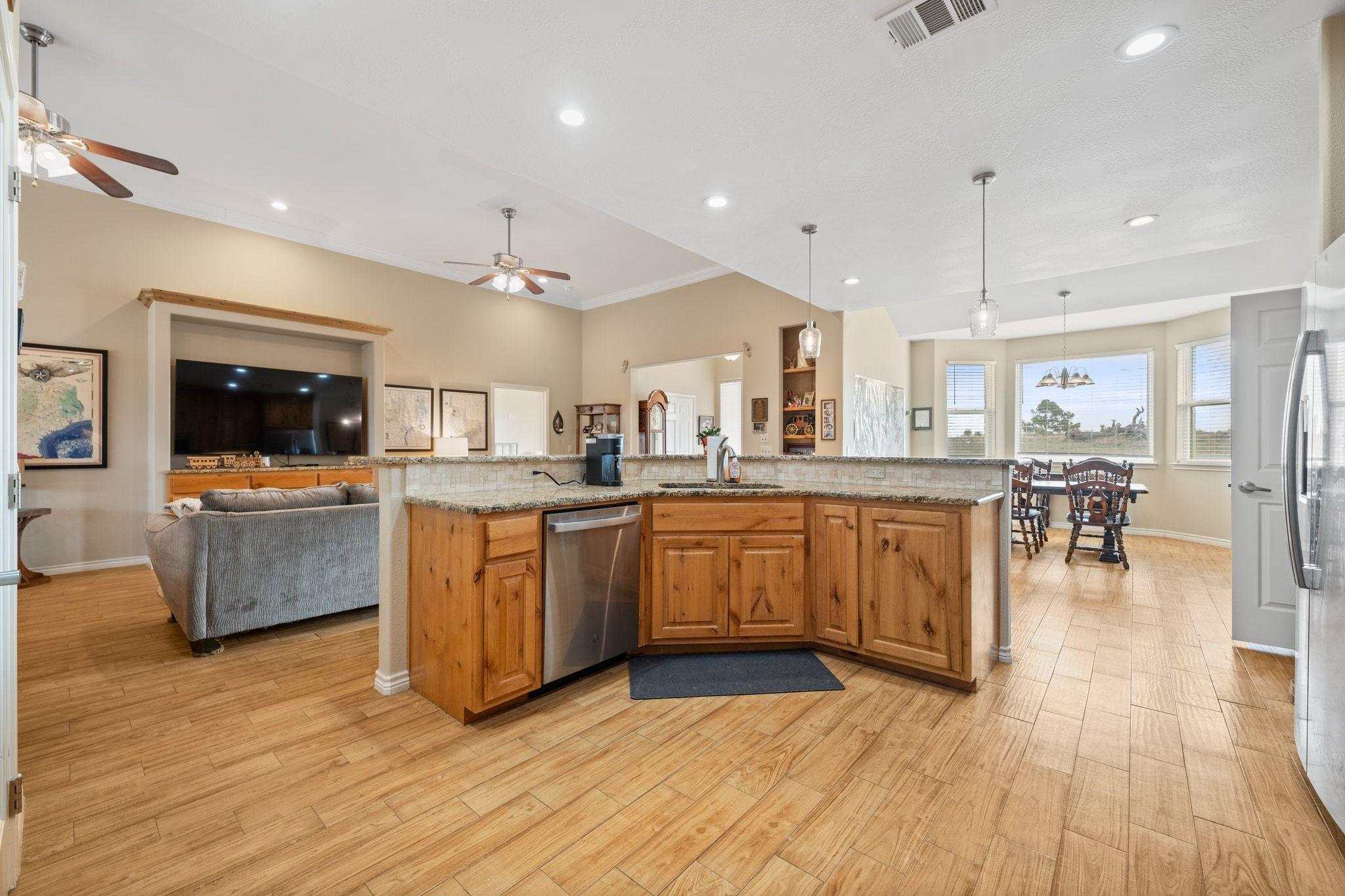 625 Skyline Dr, Kingsland, TX 78639