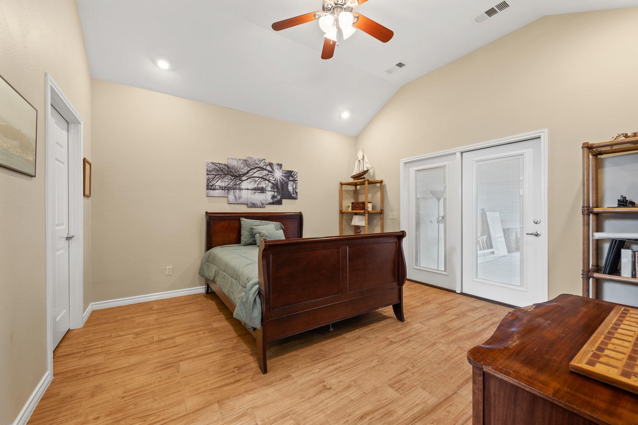 625 Skyline Dr, Kingsland, TX 78639