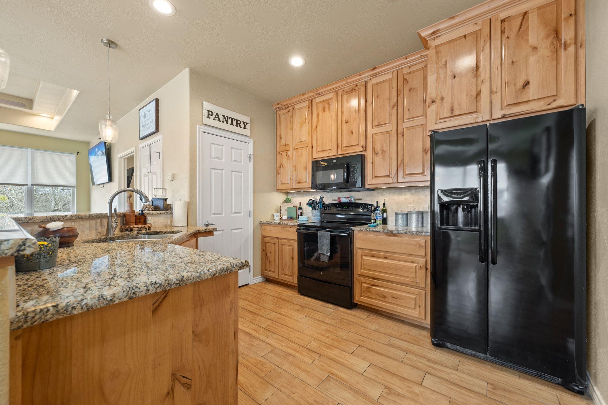 625 Skyline Dr, Kingsland, TX 78639