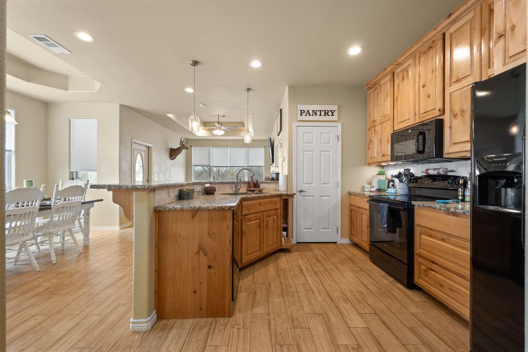 625 Skyline Dr, Kingsland, TX 78639