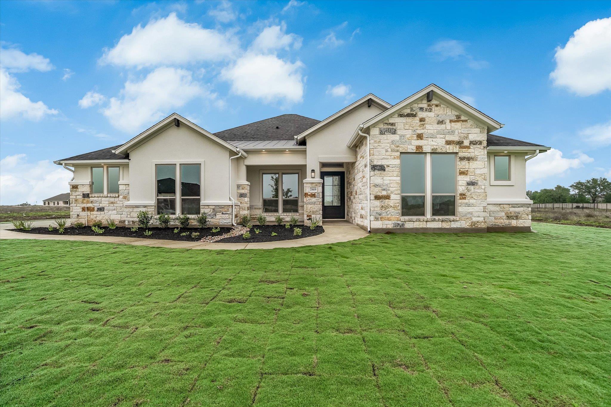 2869 Honeywood Dr, Leander, TX 78641