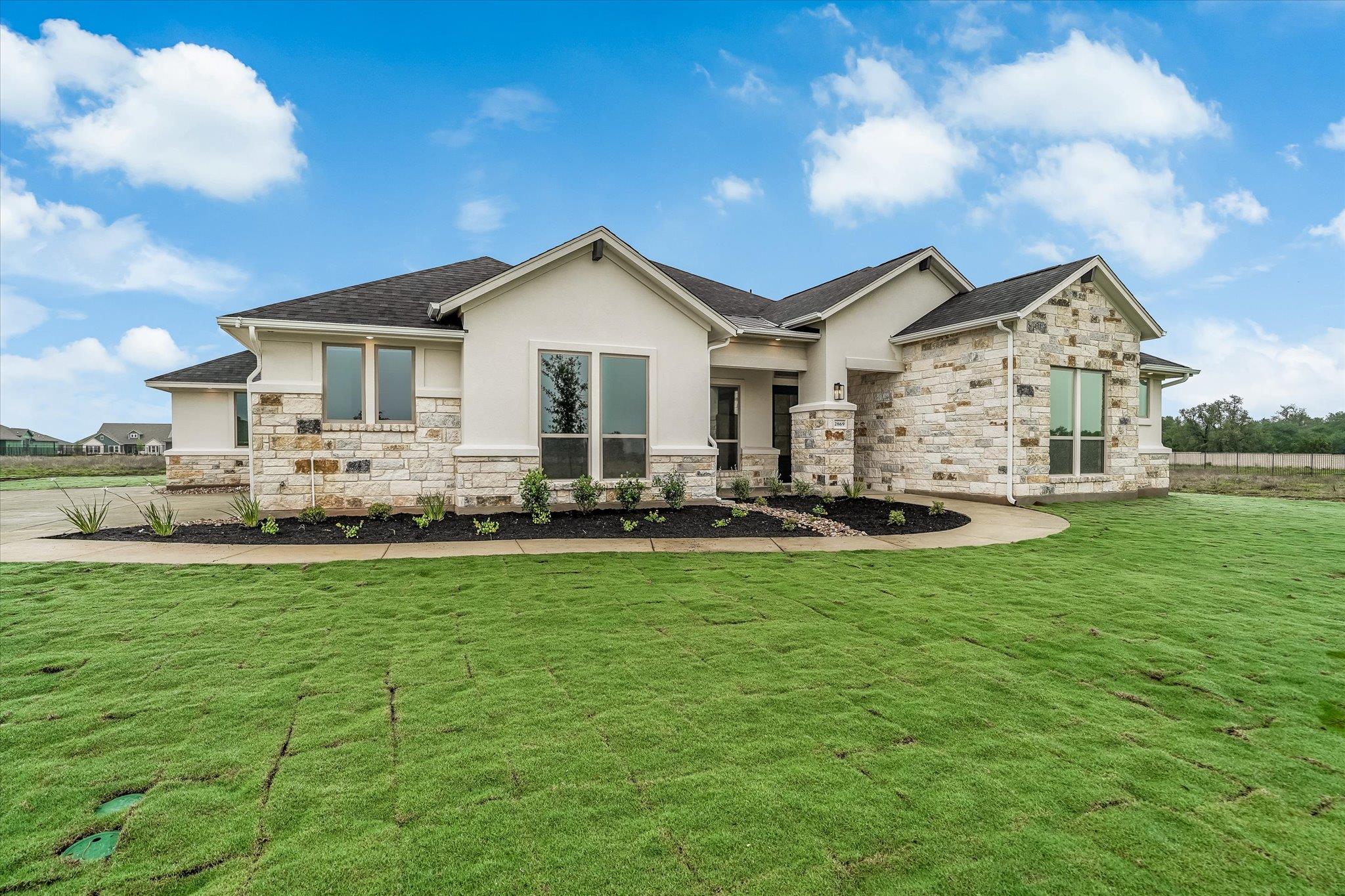 2869 Honeywood Dr, Leander, TX 78641