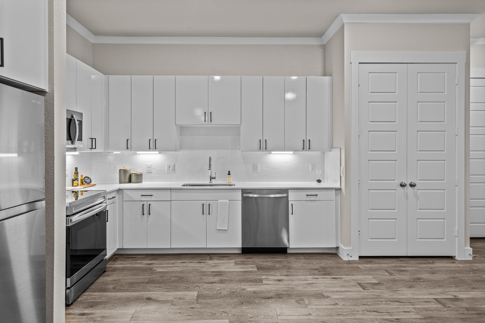 865 Limmer Loop # 435, Hutto, TX 78634