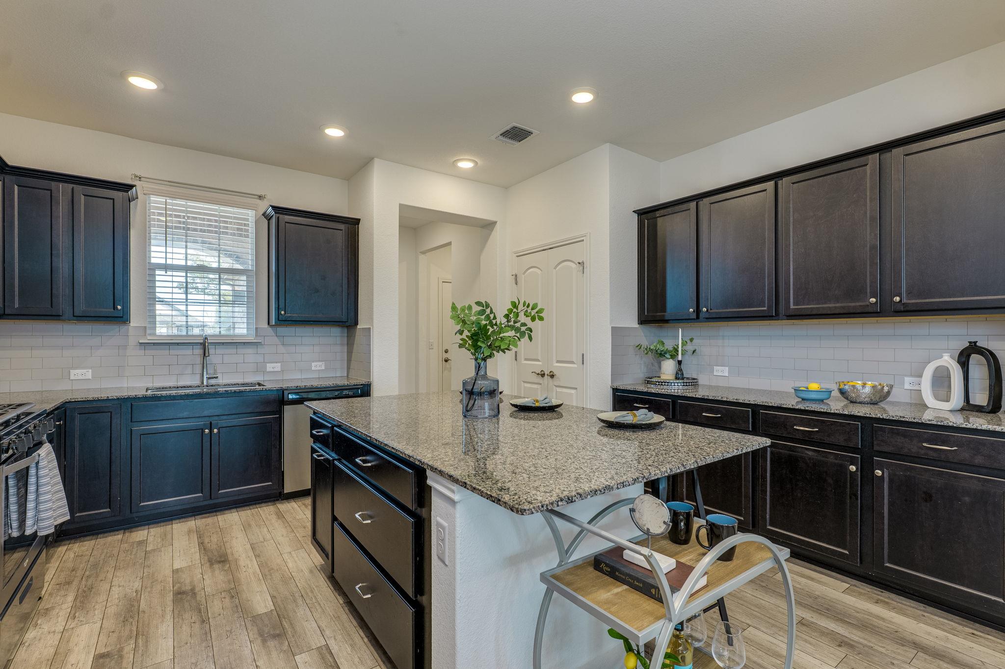 911 Saratoga Ln, Georgetown, TX 78633