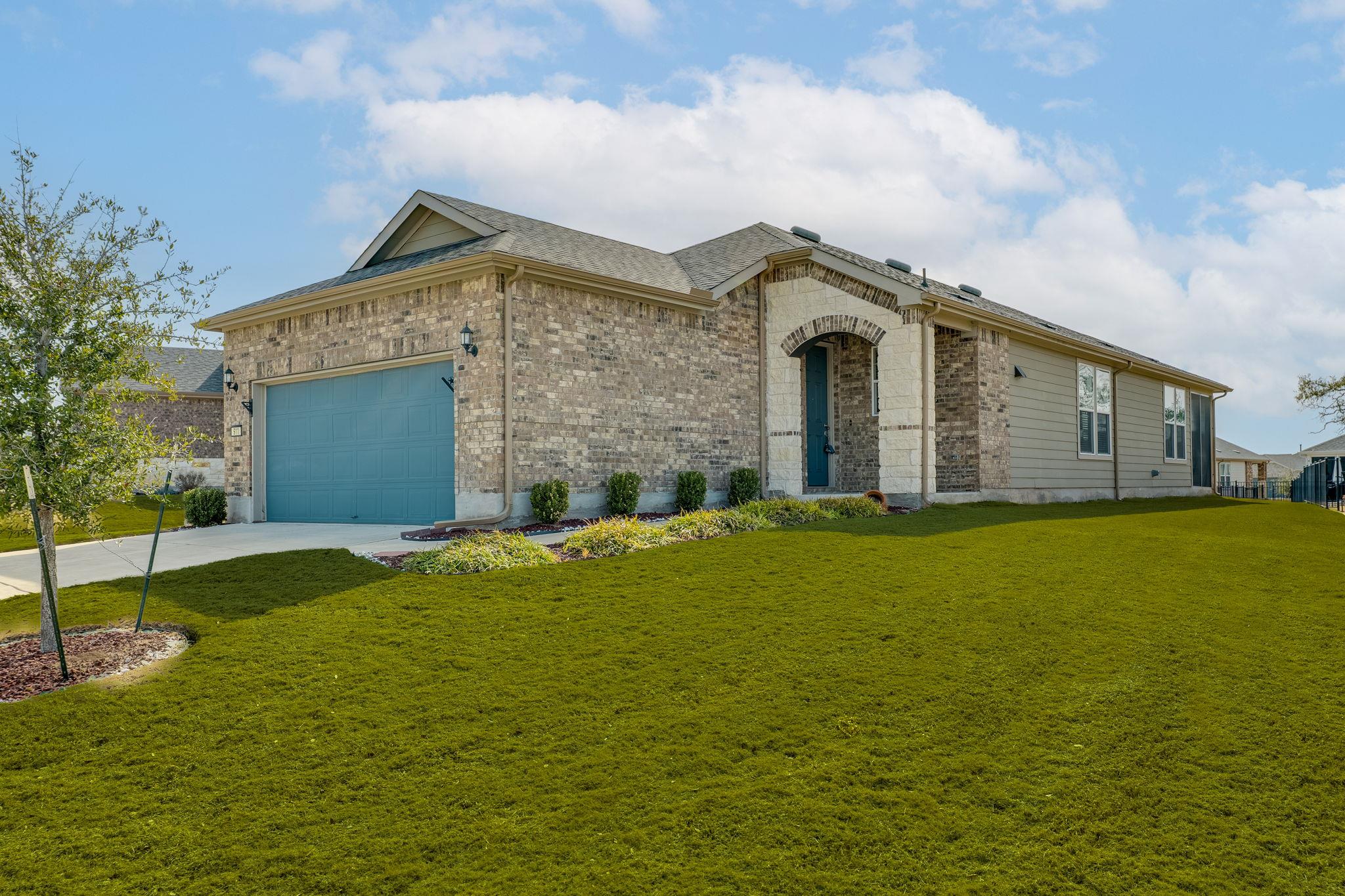 911 Saratoga Ln, Georgetown, TX 78633