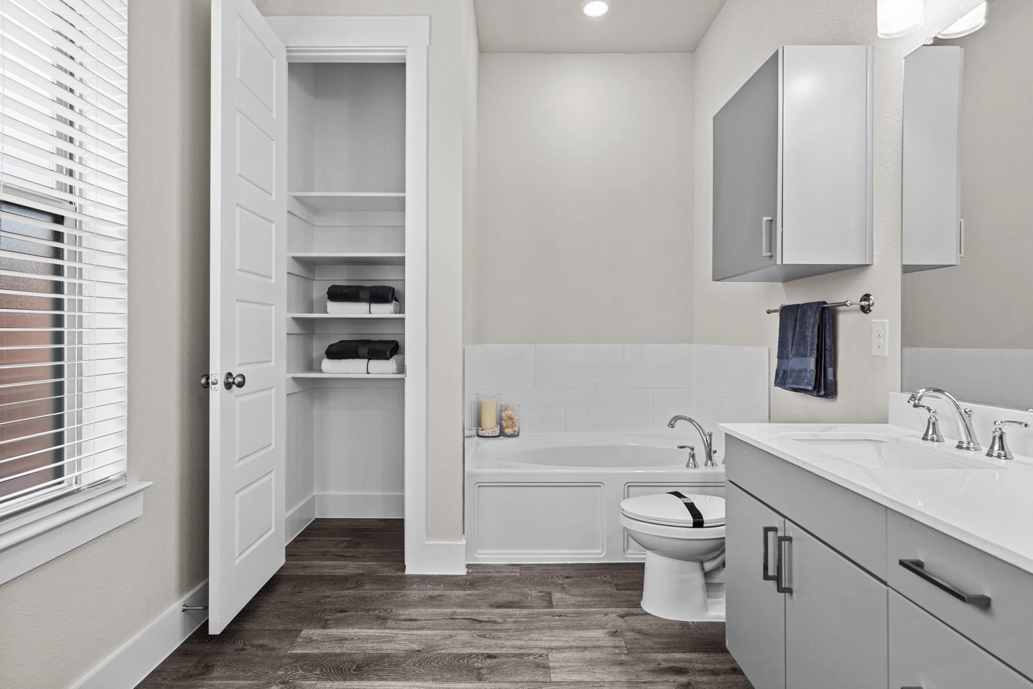 865 Limmer Loop # 1014, Hutto, TX 78634