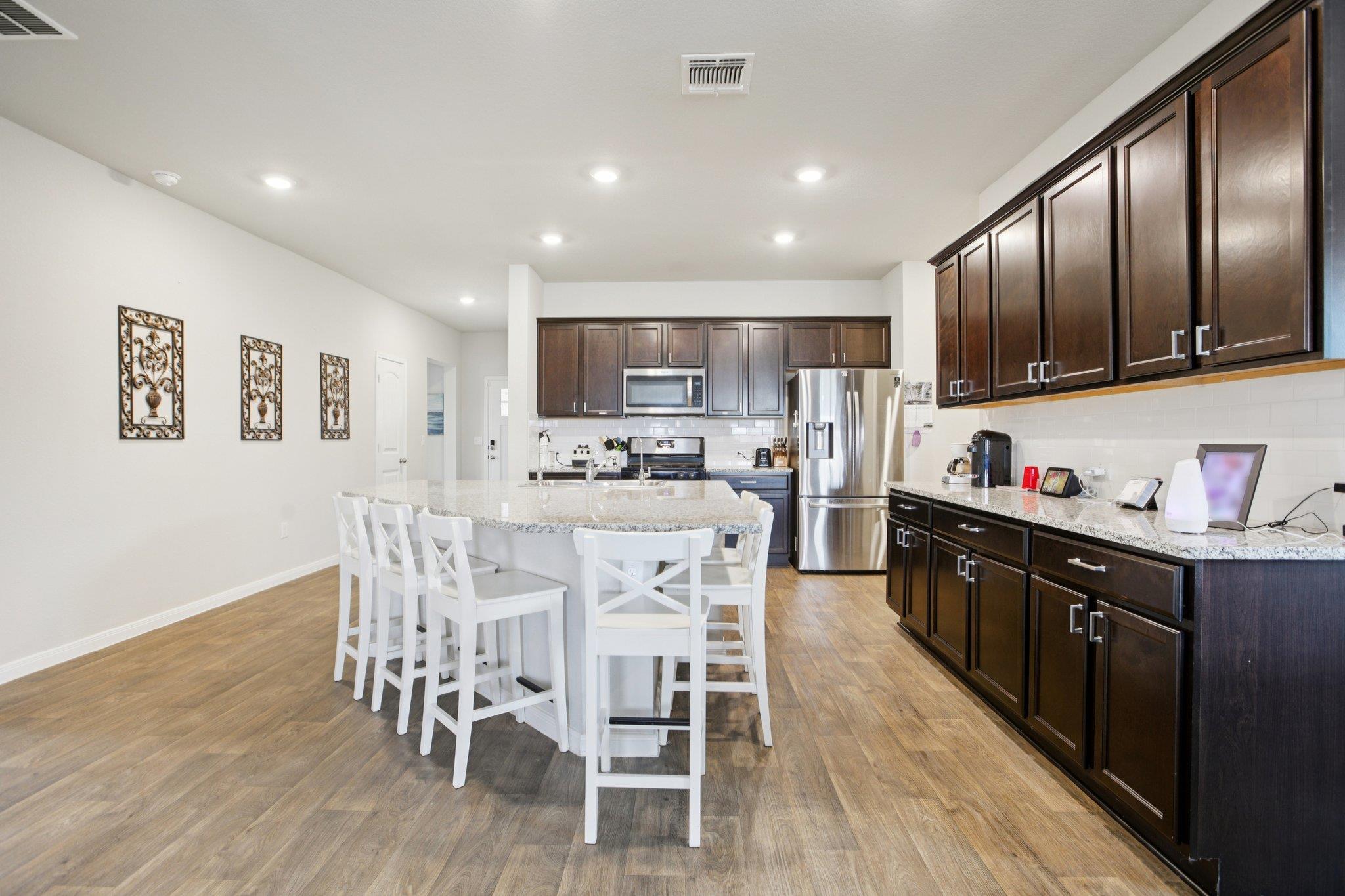 1001 Pembroke Ct, Hutto, TX 78634