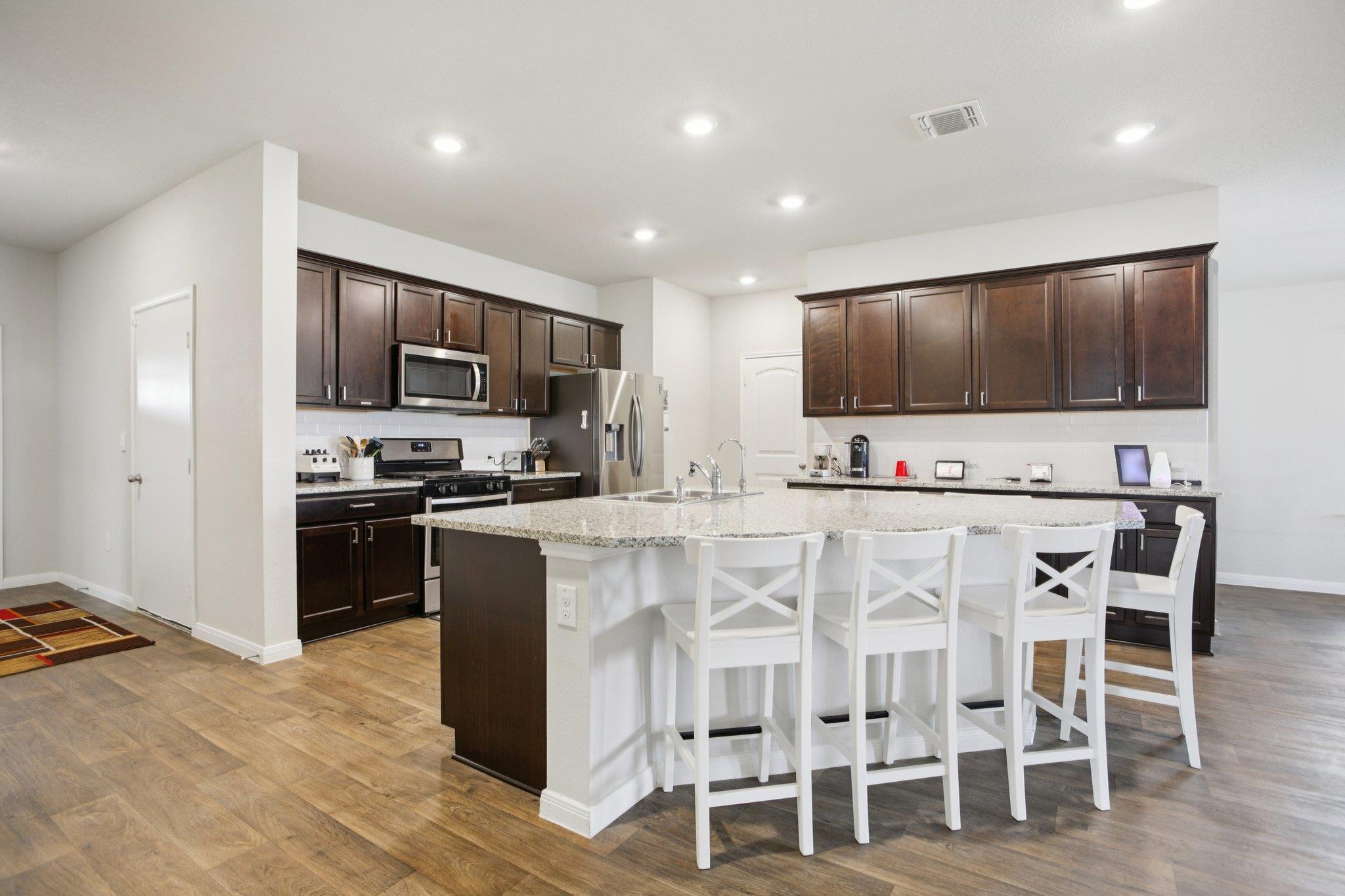 1001 Pembroke Ct, Hutto, TX 78634