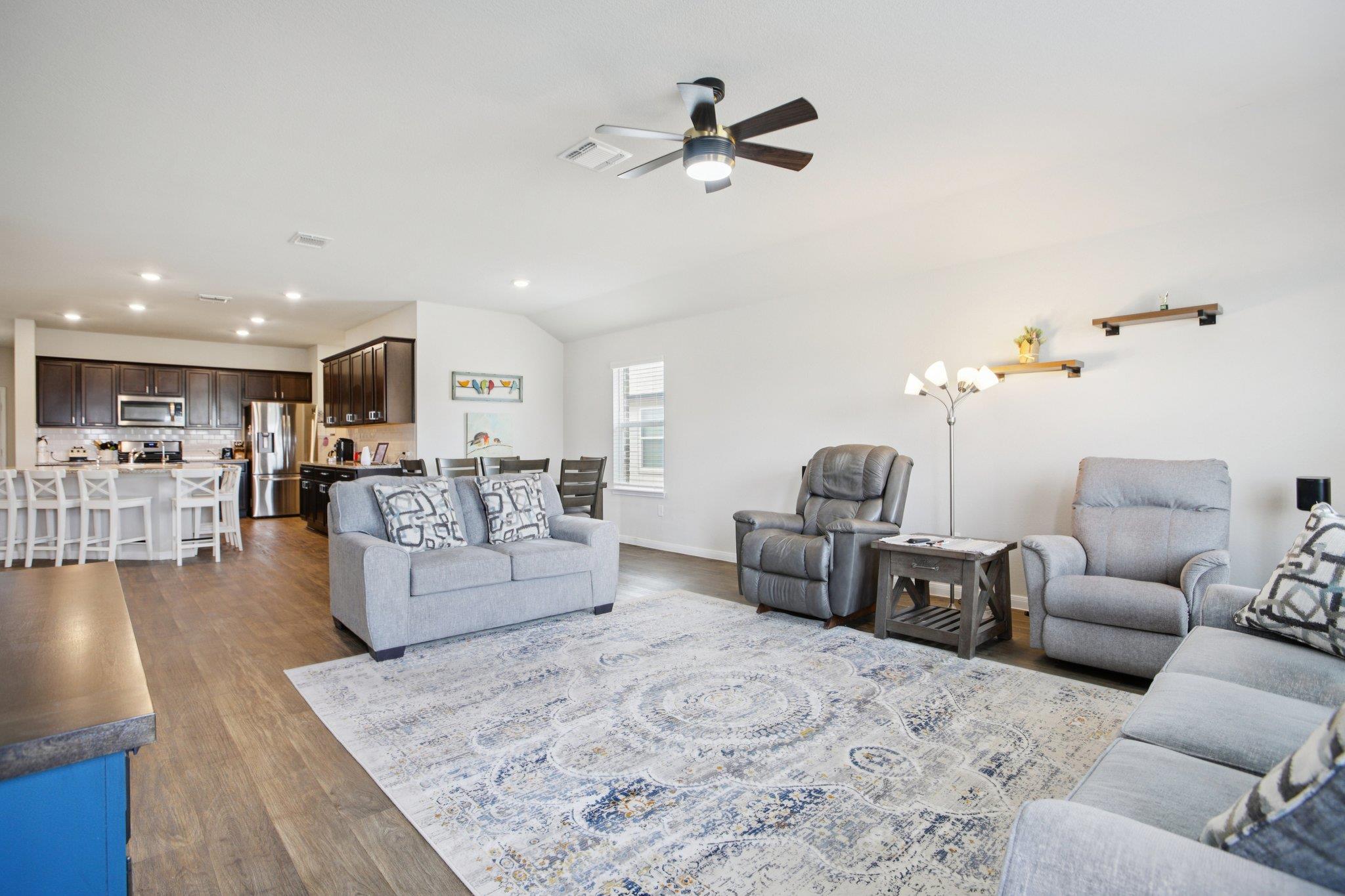 1001 Pembroke Ct, Hutto, TX 78634