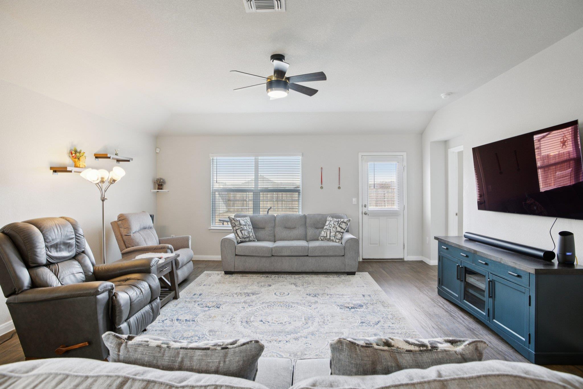 1001 Pembroke Ct, Hutto, TX 78634