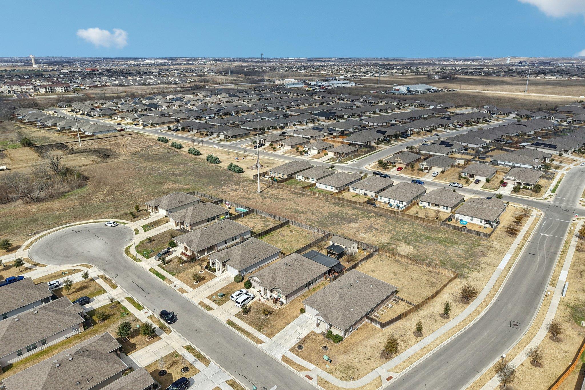 1001 Pembroke Ct, Hutto, TX 78634