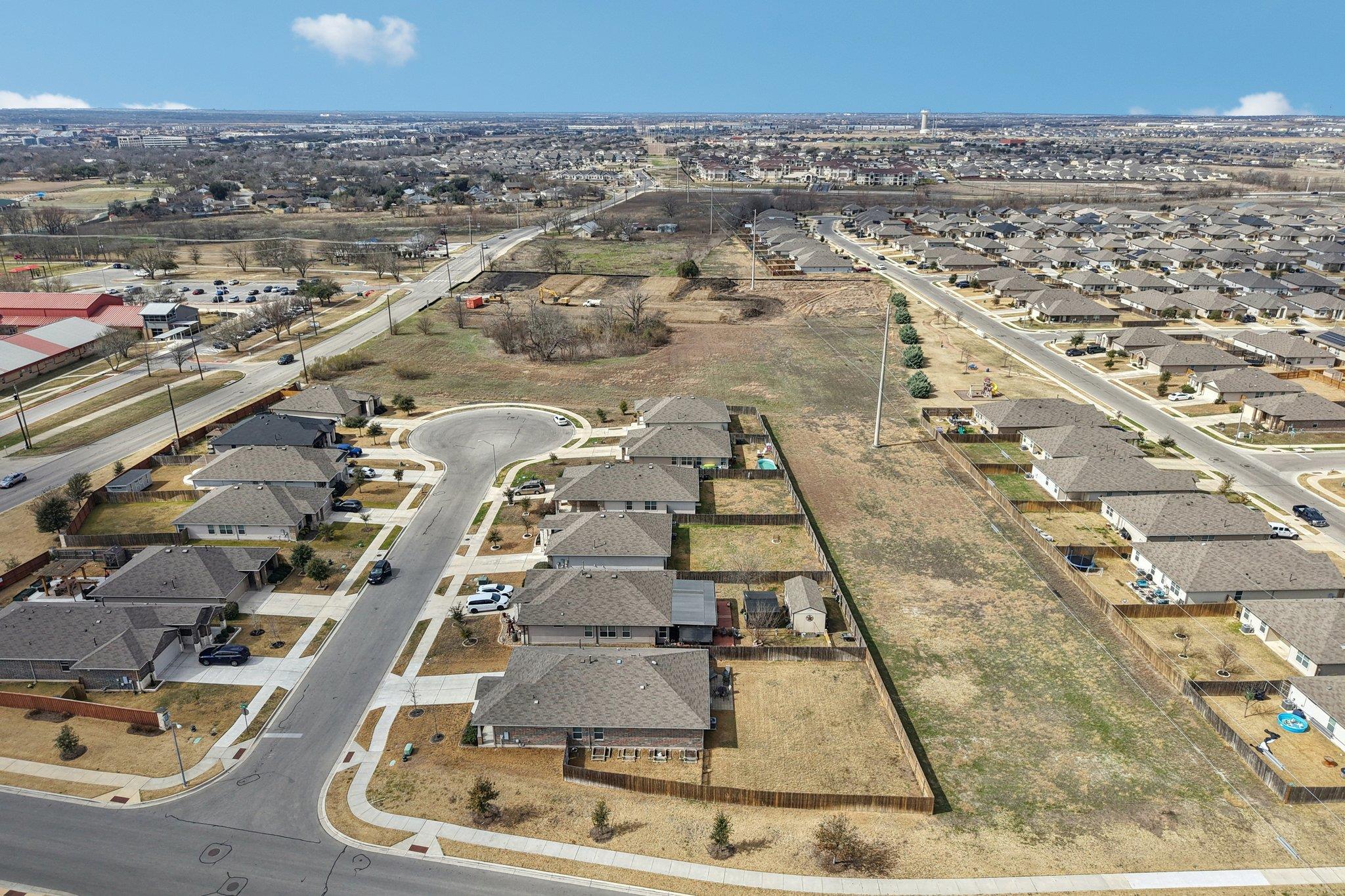 1001 Pembroke Ct, Hutto, TX 78634