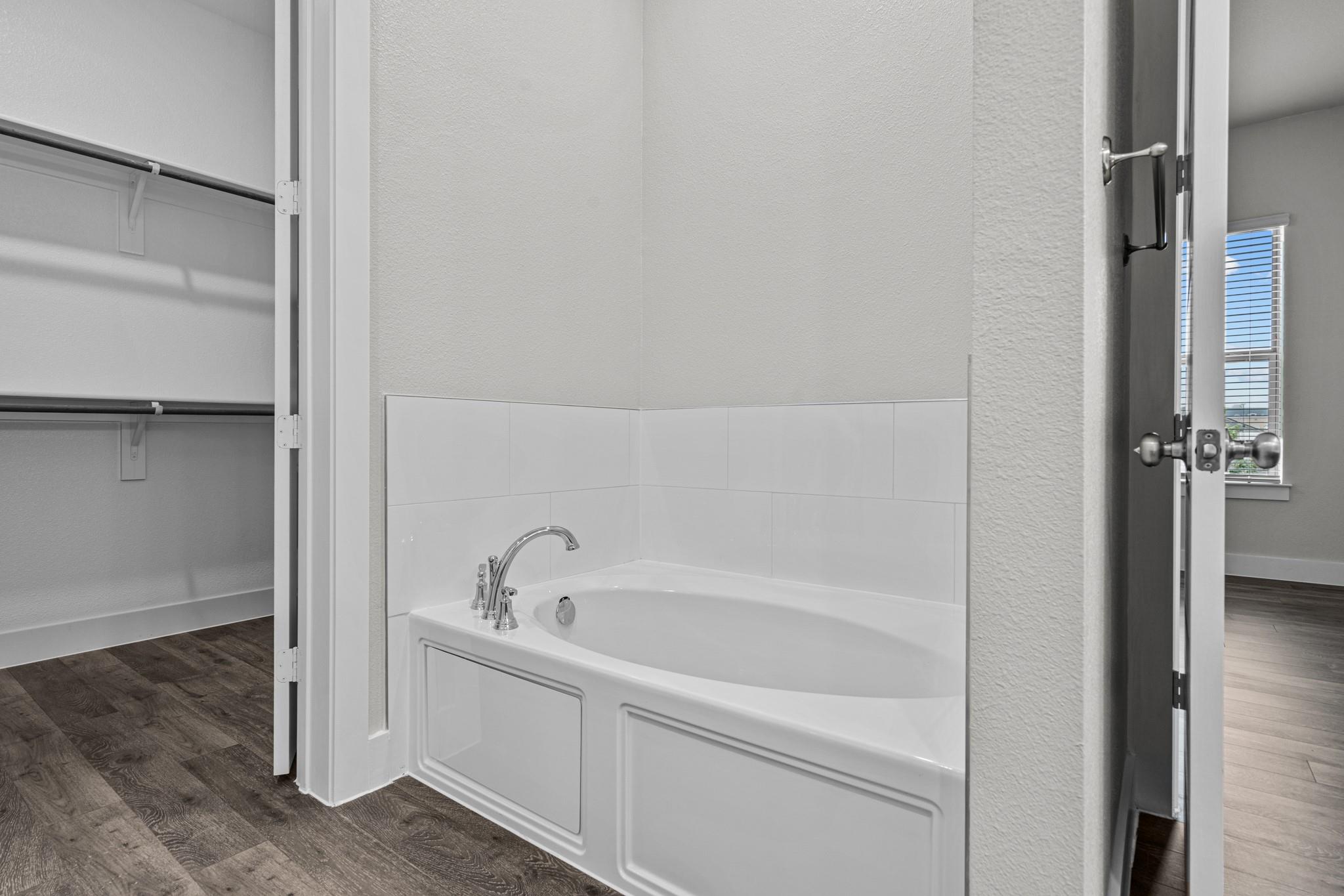 865 Limmer Loop # 627, Hutto, TX 78634