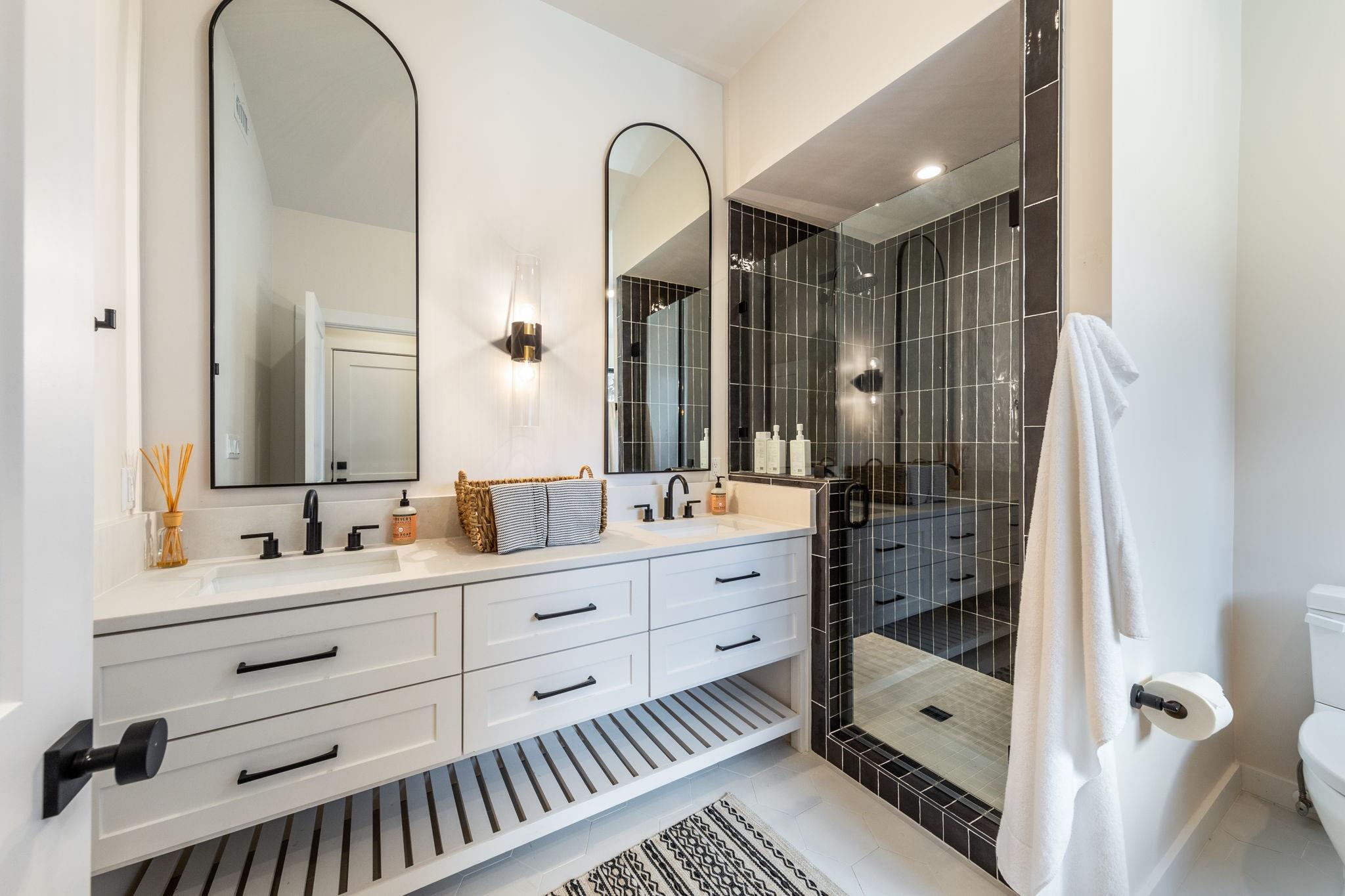 402 Island Dr # B, Horseshoe Bay, TX 78657