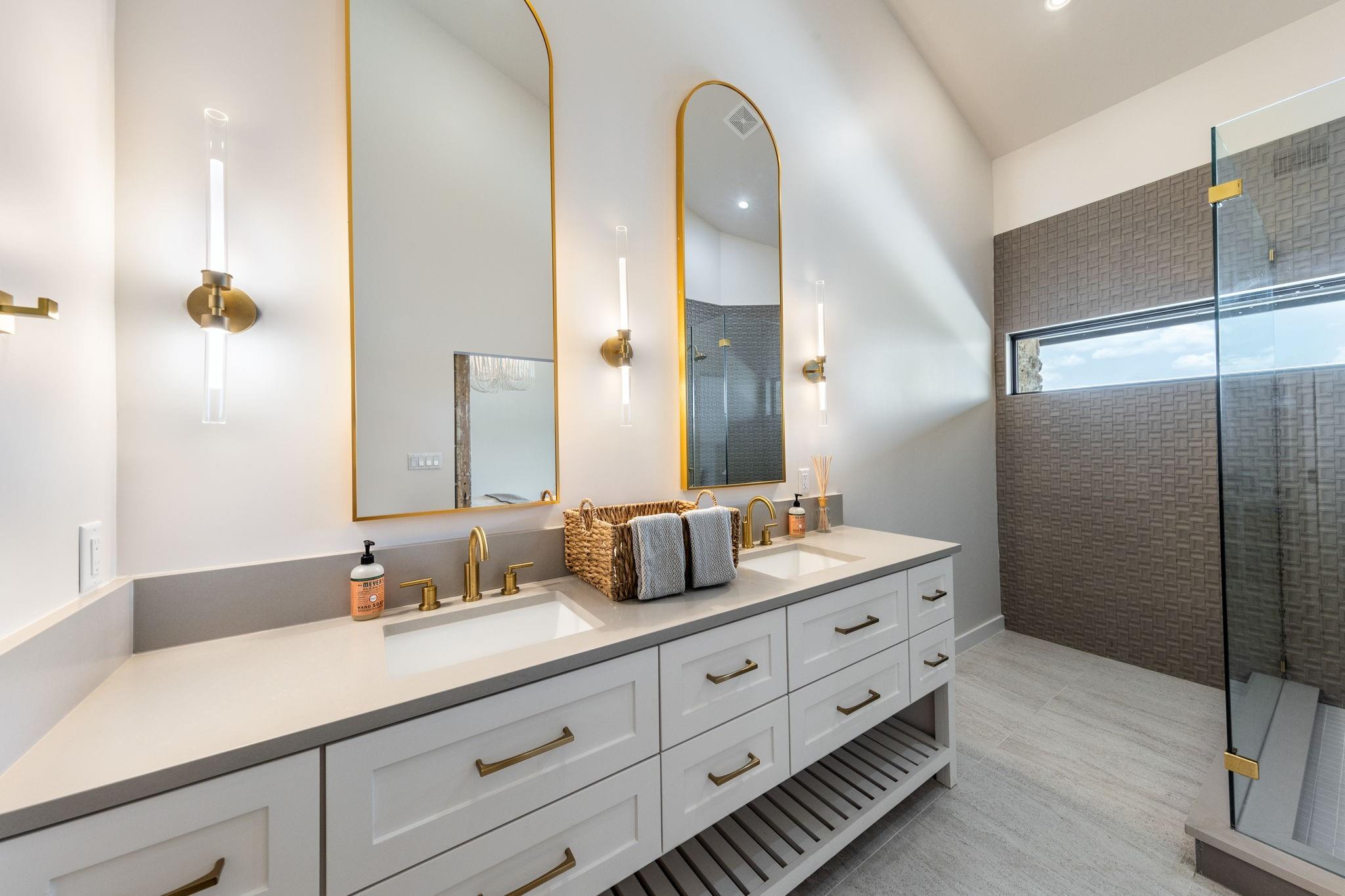 402 Island Dr # B, Horseshoe Bay, TX 78657