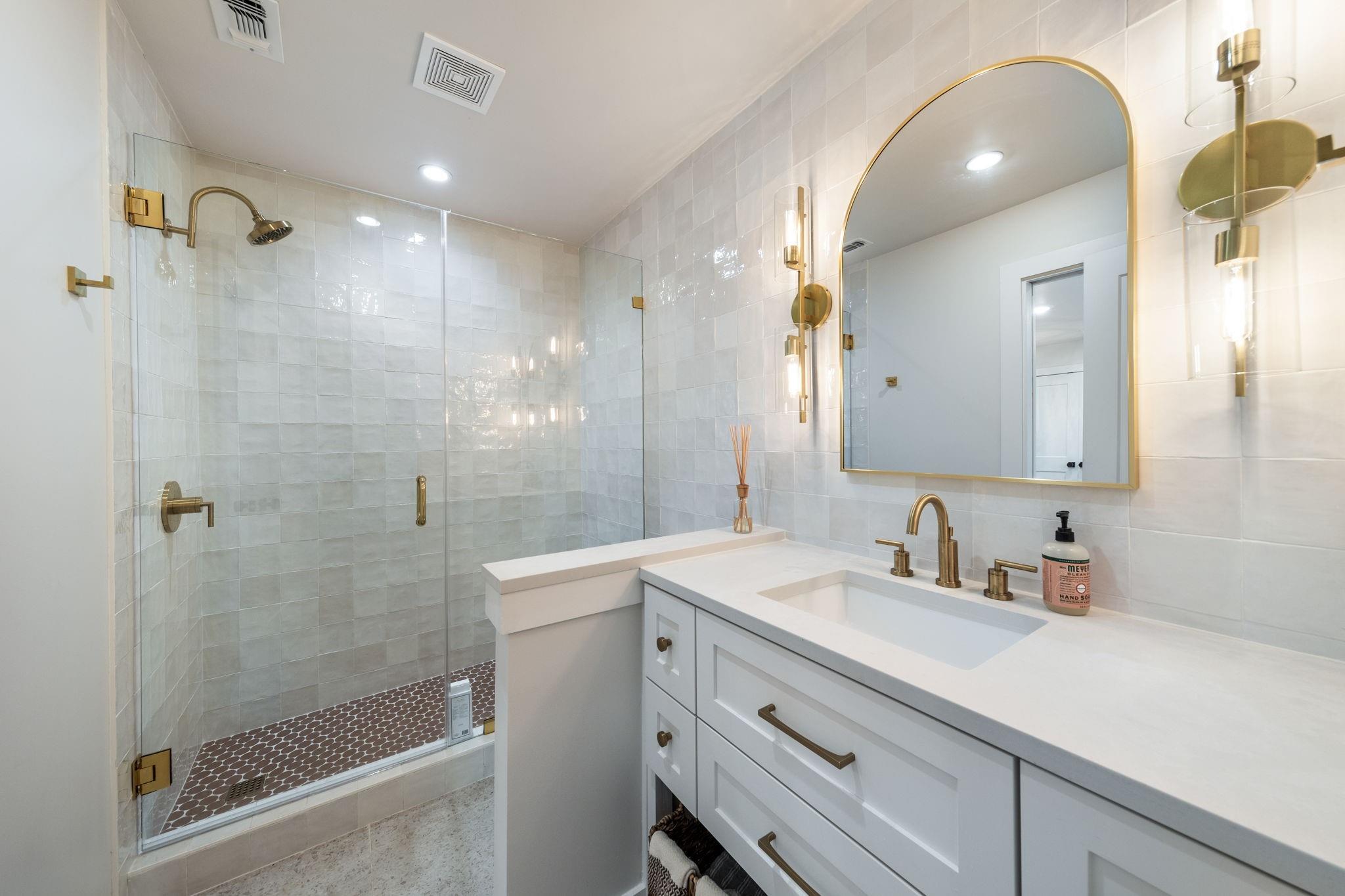 402 Island Dr # B, Horseshoe Bay, TX 78657