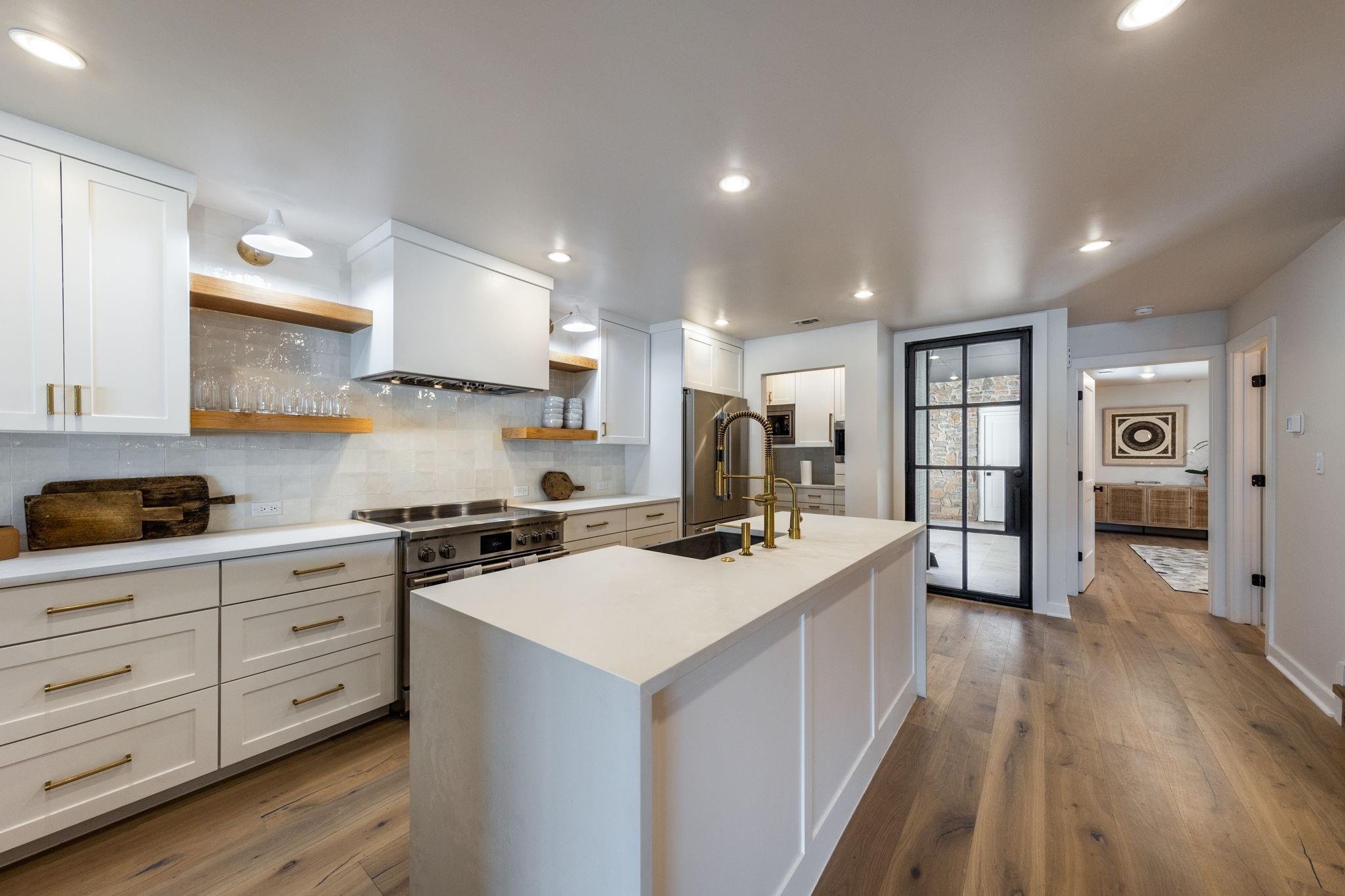 402 Island Dr # B, Horseshoe Bay, TX 78657