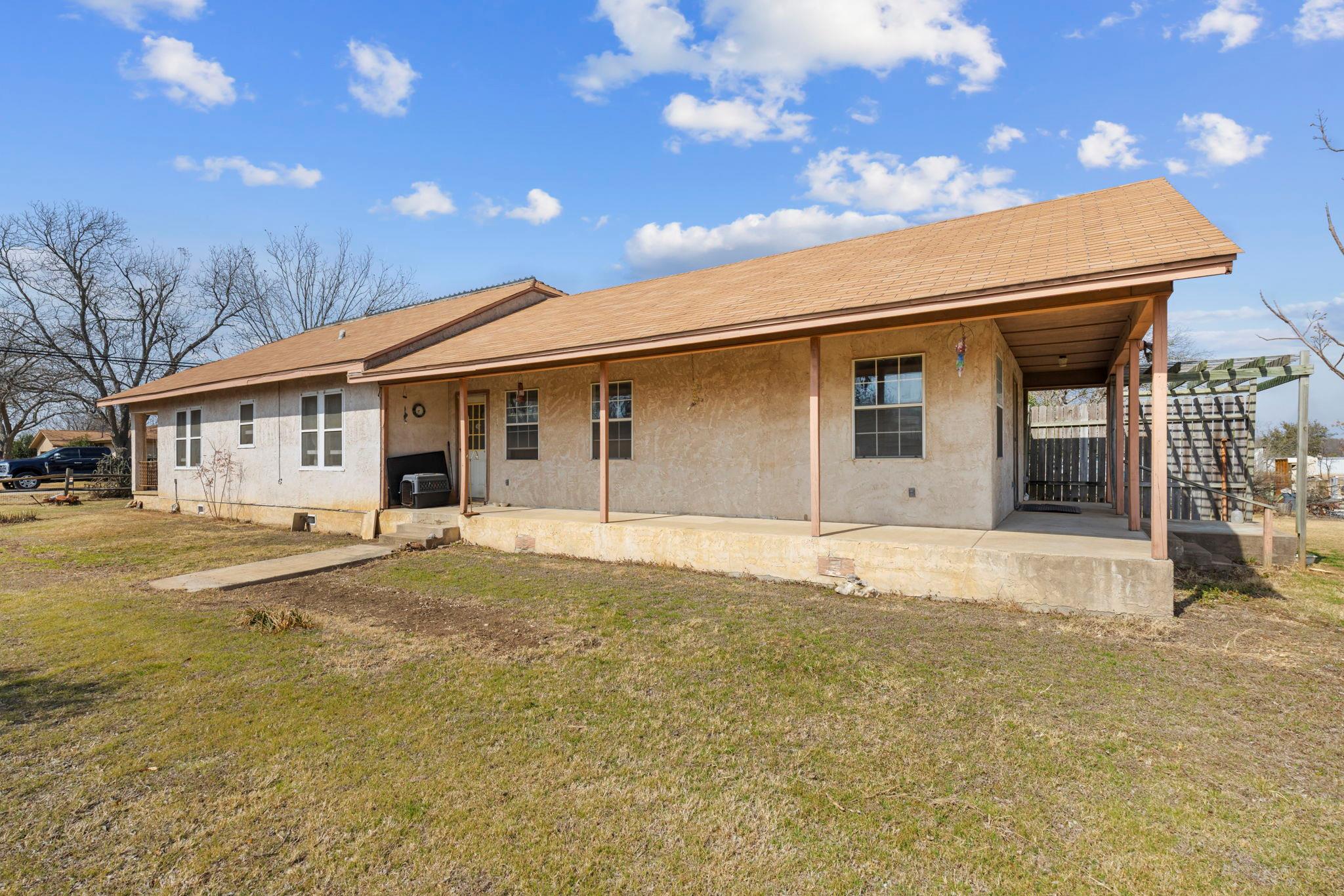 401 S Love Ave, Florence, TX 76527