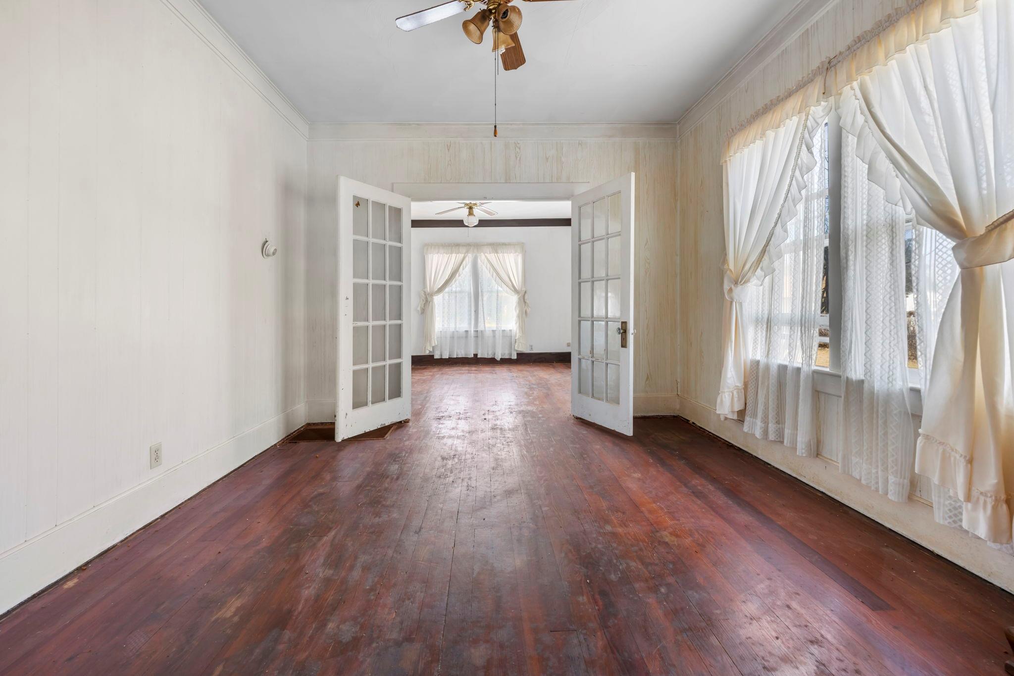 401 S Love Ave, Florence, TX 76527