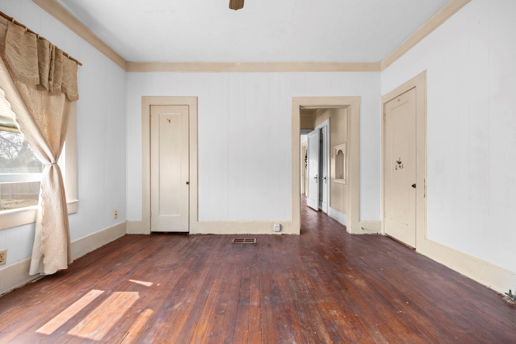 401 S Love Ave, Florence, TX 76527