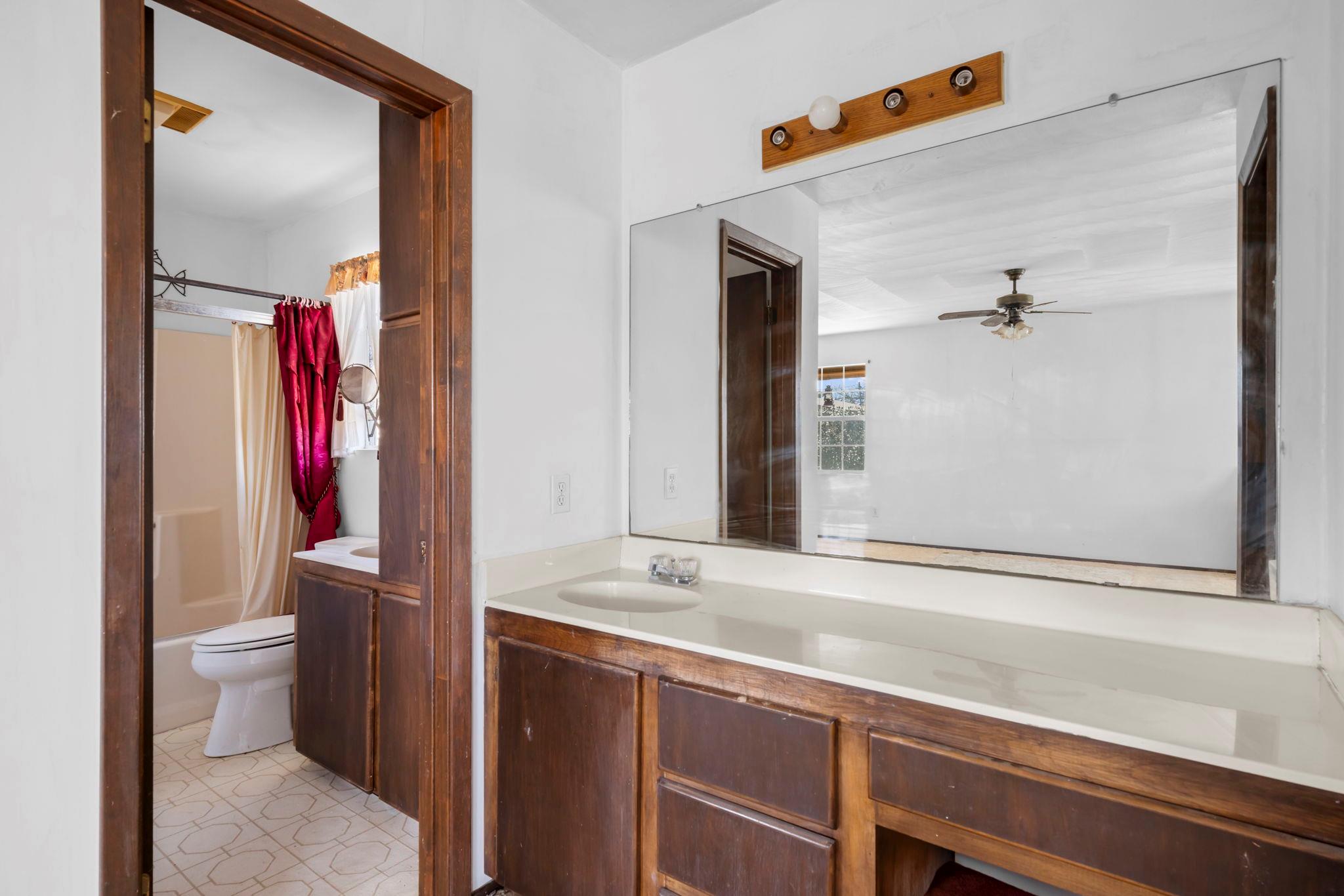 401 S Love Ave, Florence, TX 76527