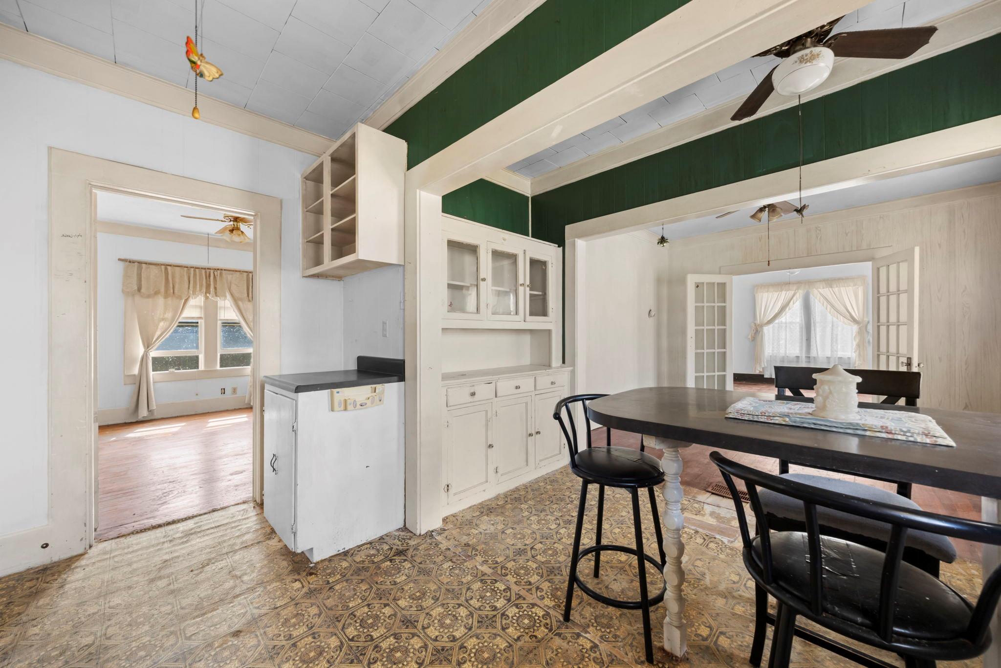 401 S Love Ave, Florence, TX 76527