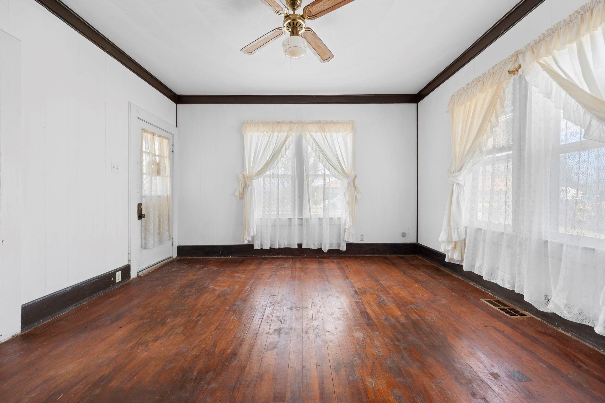 401 S Love Ave, Florence, TX 76527