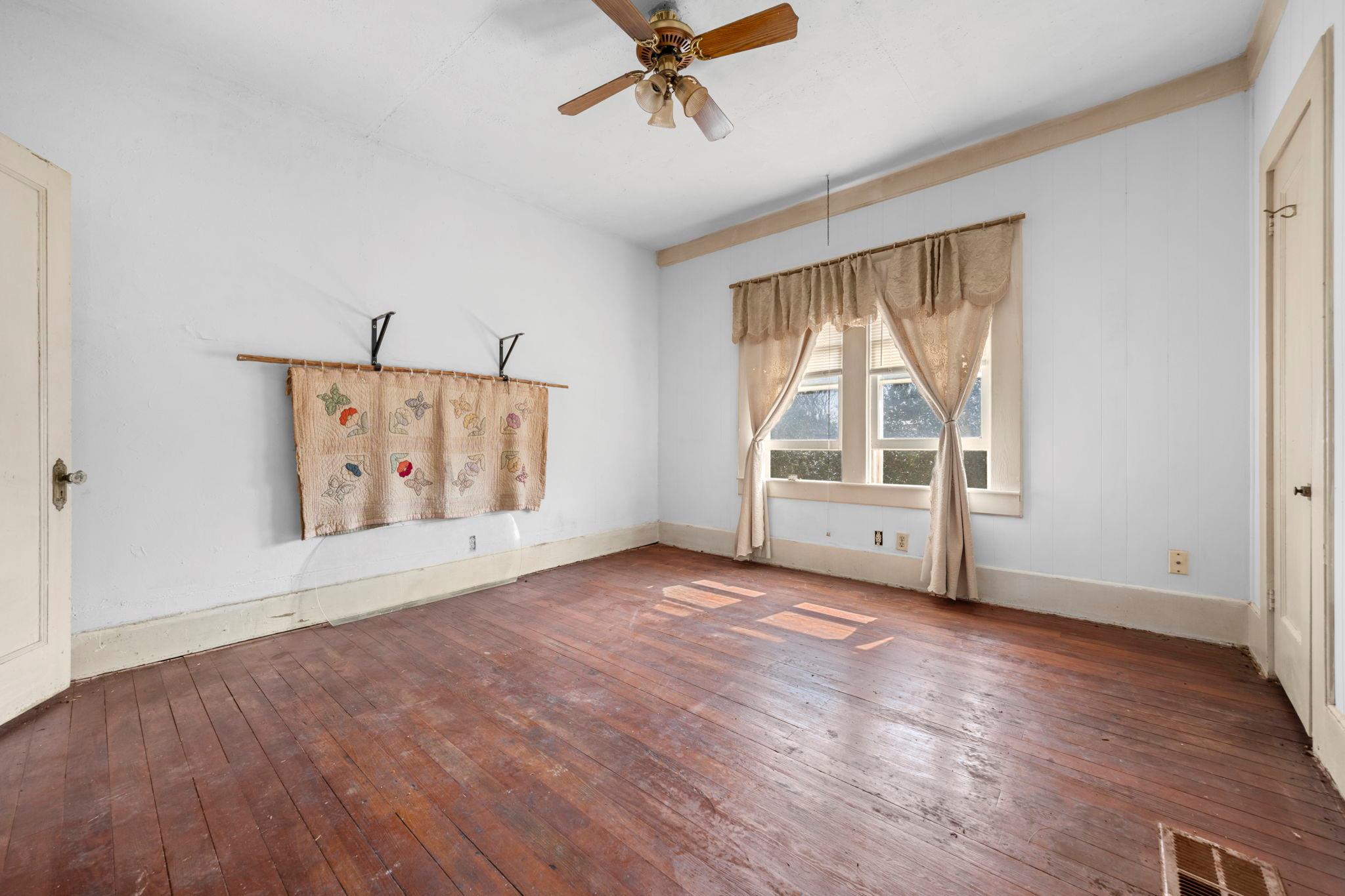 401 S Love Ave, Florence, TX 76527