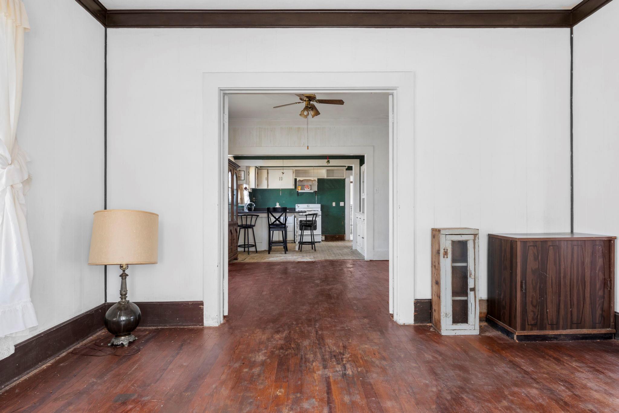 401 S Love Ave, Florence, TX 76527