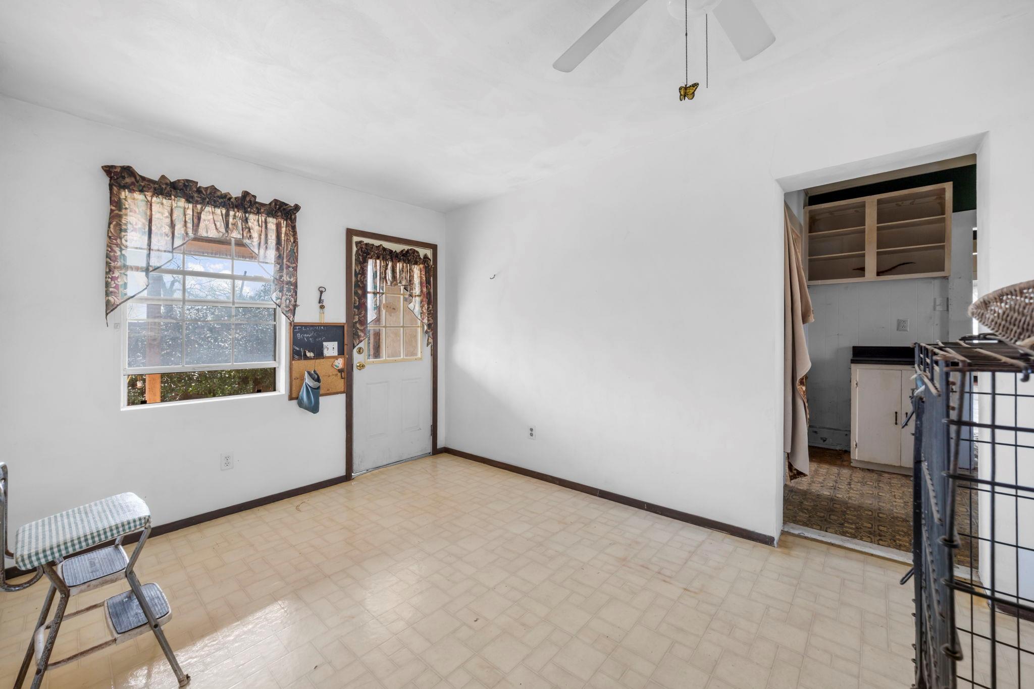 401 S Love Ave, Florence, TX 76527