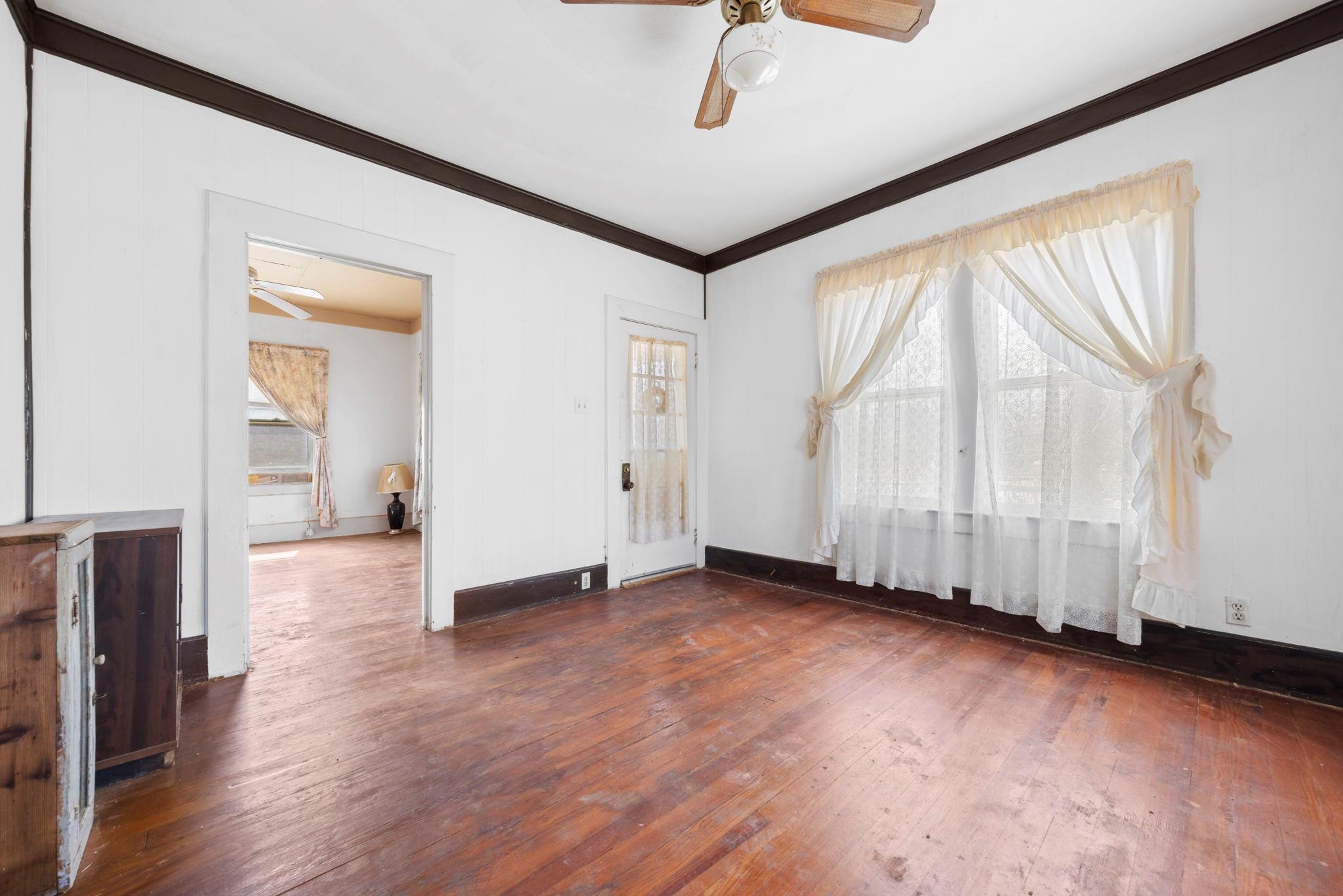 401 S Love Ave, Florence, TX 76527