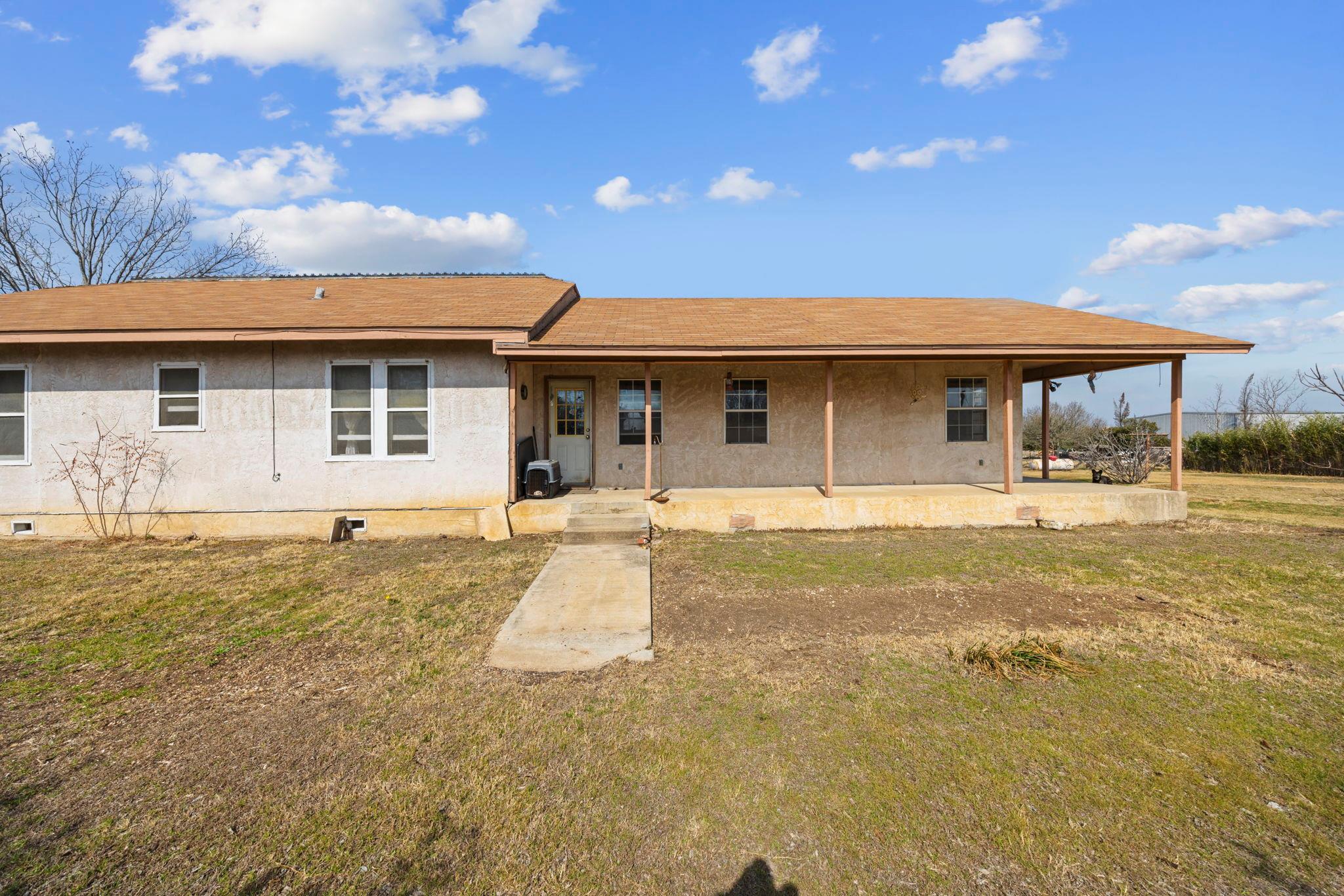 401 S Love Ave, Florence, TX 76527