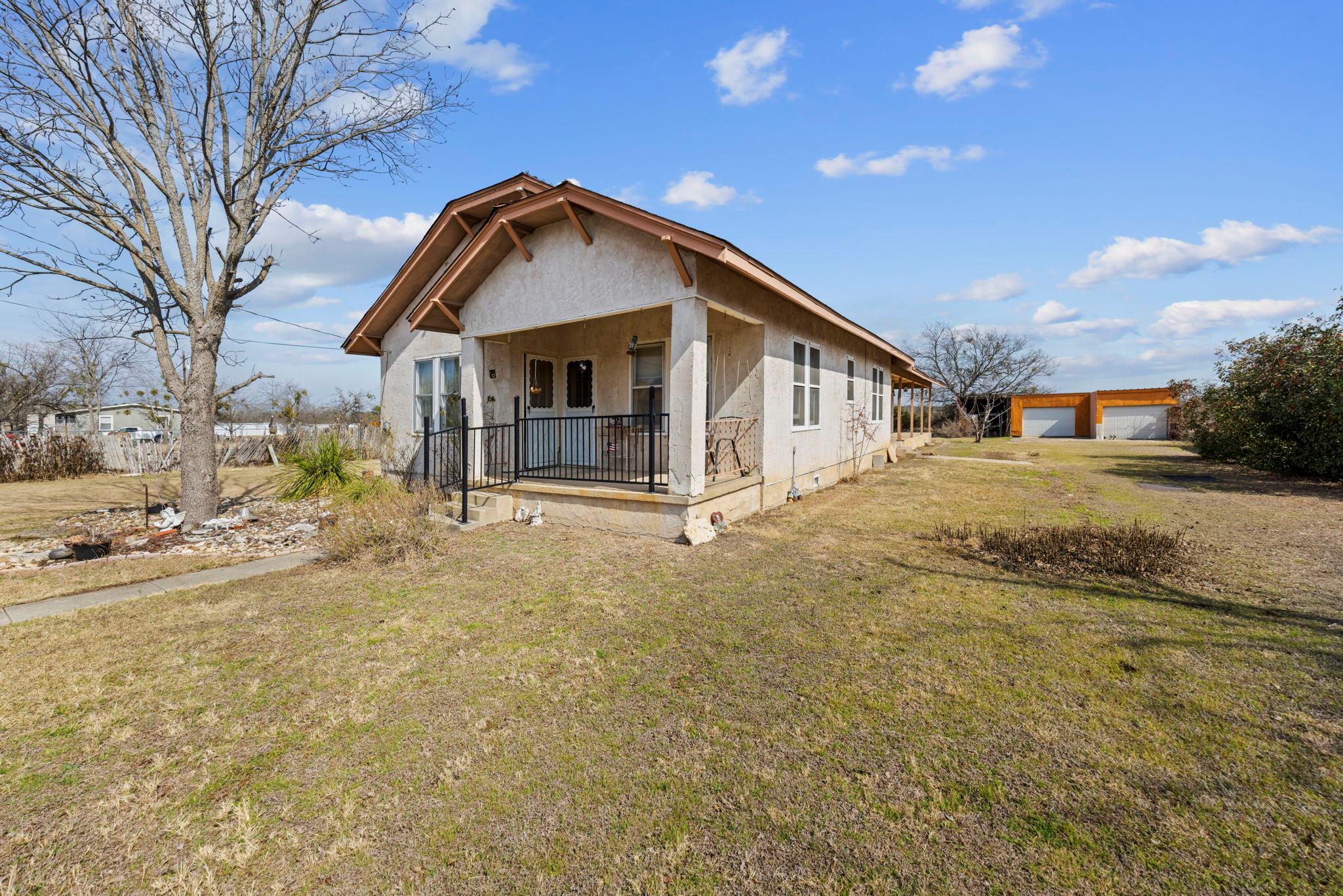 401 S Love Ave, Florence, TX 76527
