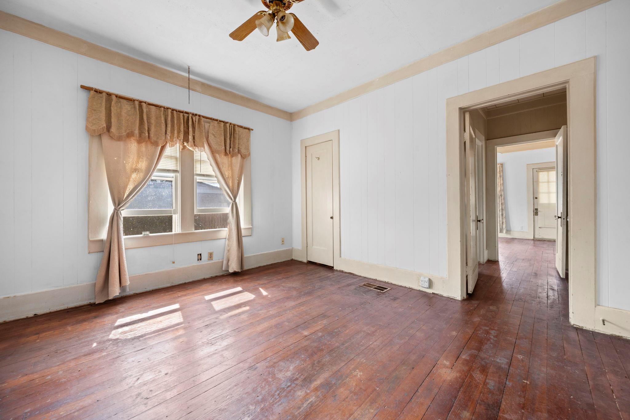 401 S Love Ave, Florence, TX 76527