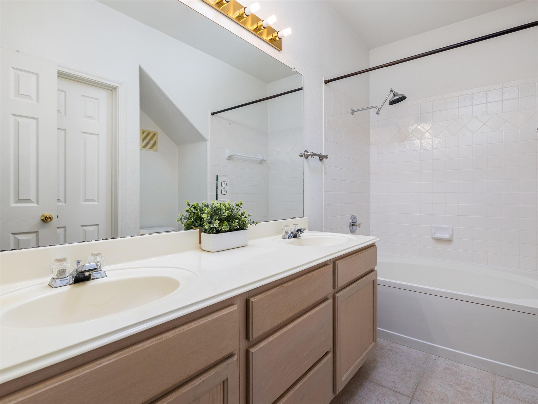 2100 Pipers Field Dr # 30, Austin, TX 78758