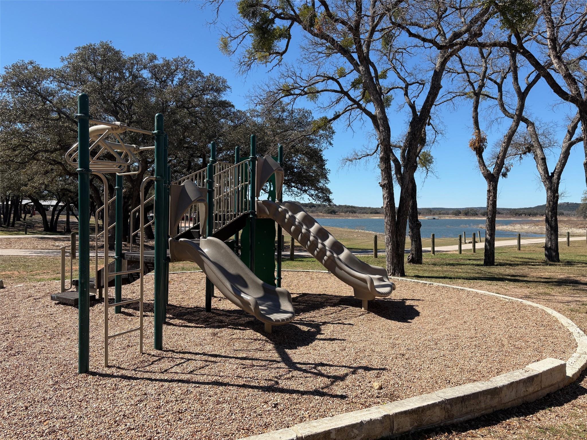 8111 Bronco Ln, Lago Vista, TX 78645