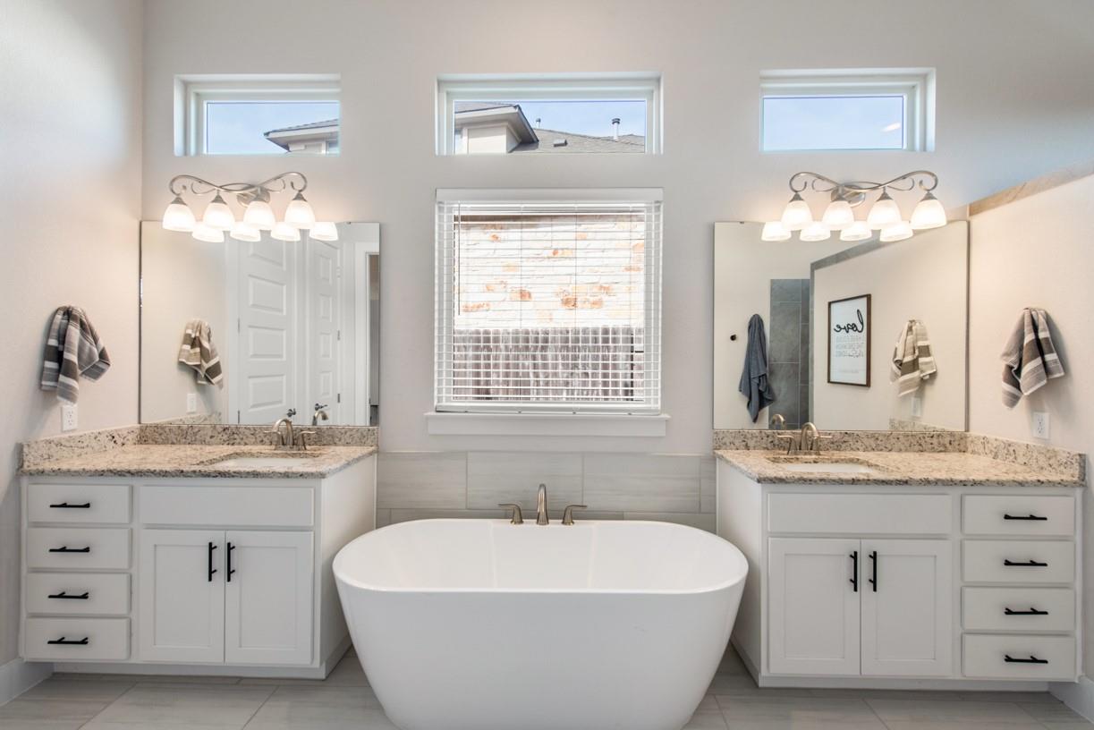 2341 Airport Dr, Leander, TX 78641